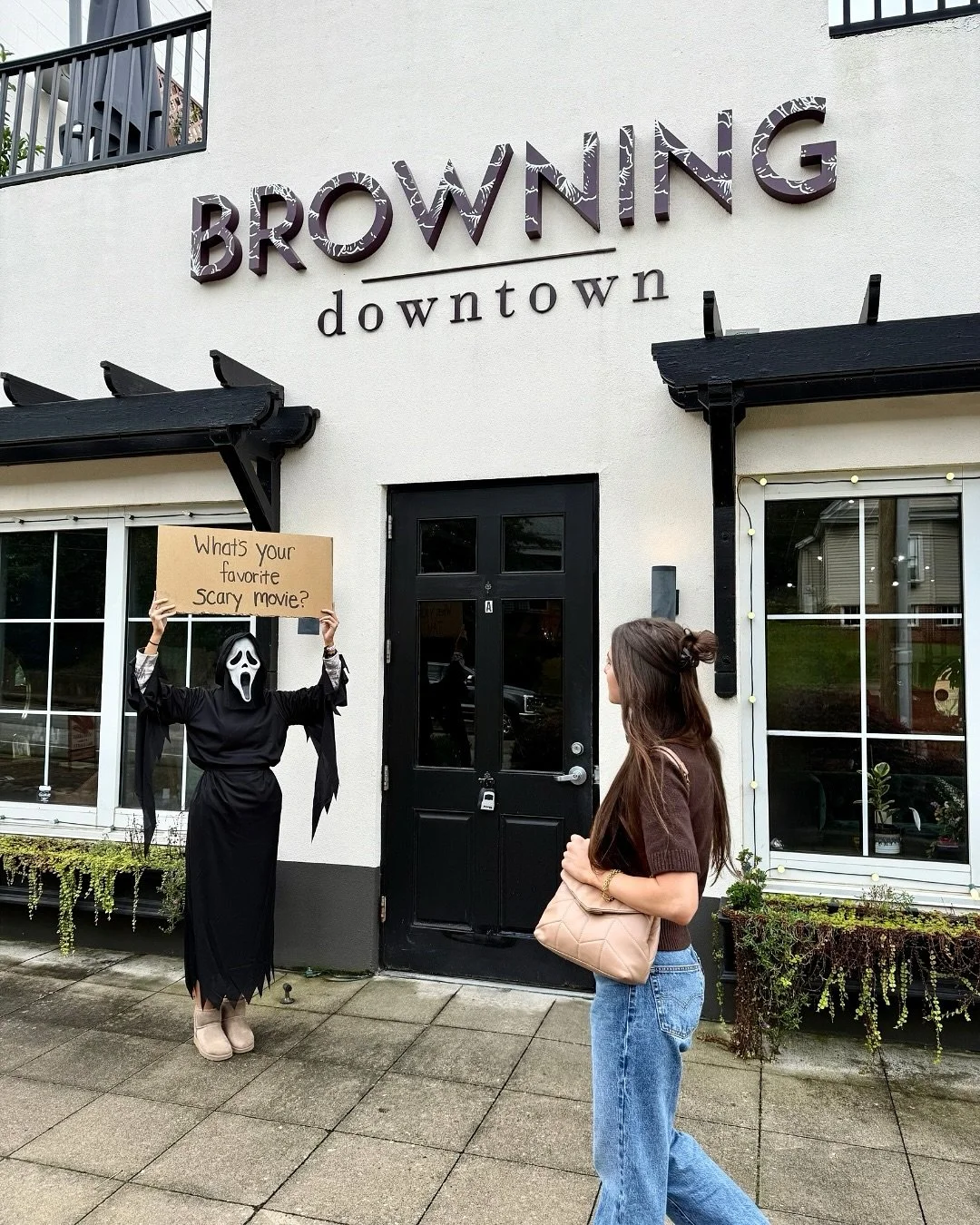 GIVEAWAY ✨ Win a Tailored Facial with our seasonal pumpkin enzyme mask! 🎃
How to enter:
1.Like this post + follow @browningstudio 
2.Comment your favorite Halloween movie (doesn’t have to be scary 👻)
3.Tag who you would want to watch it with