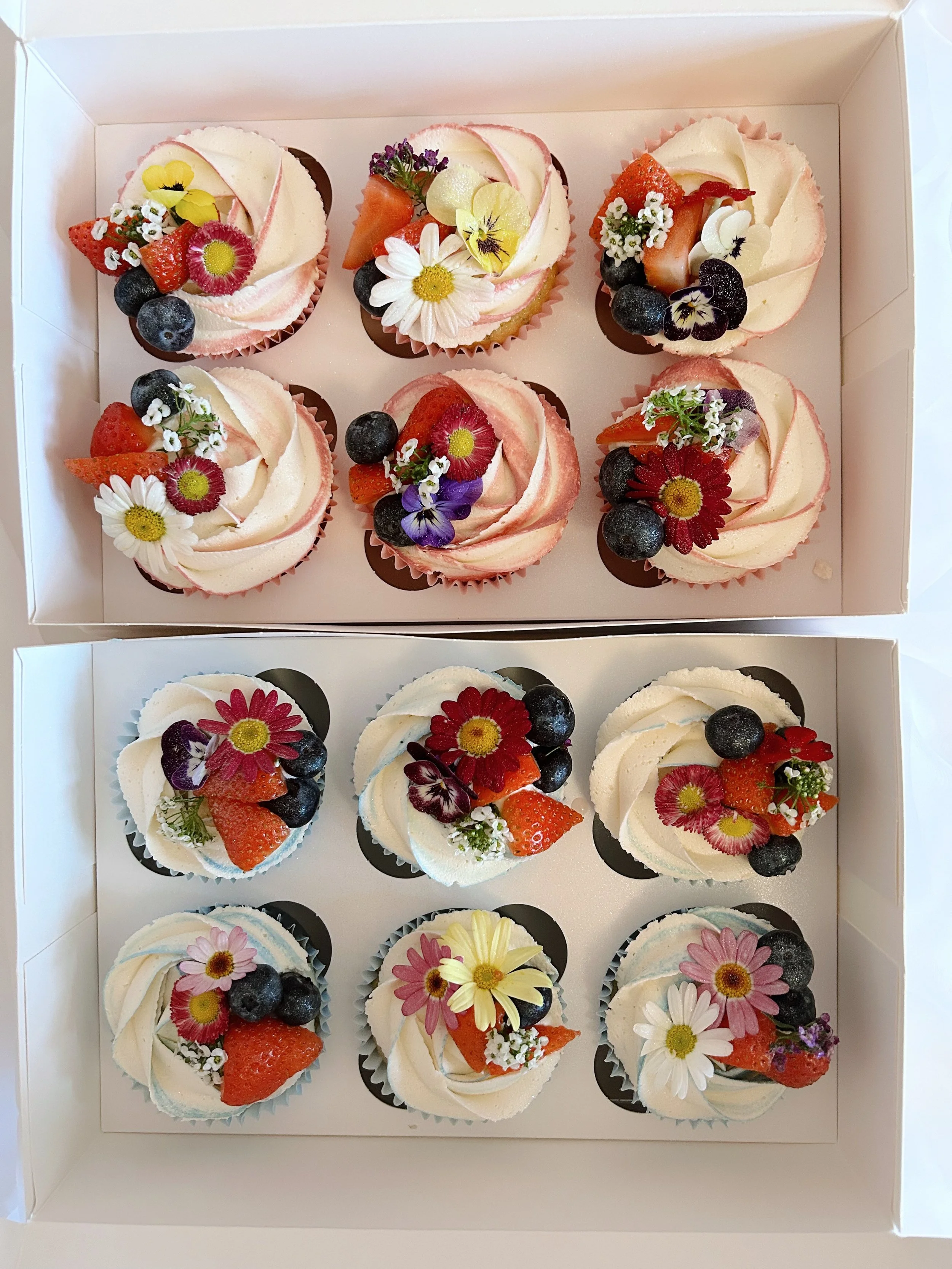 Edible flower cup cakes