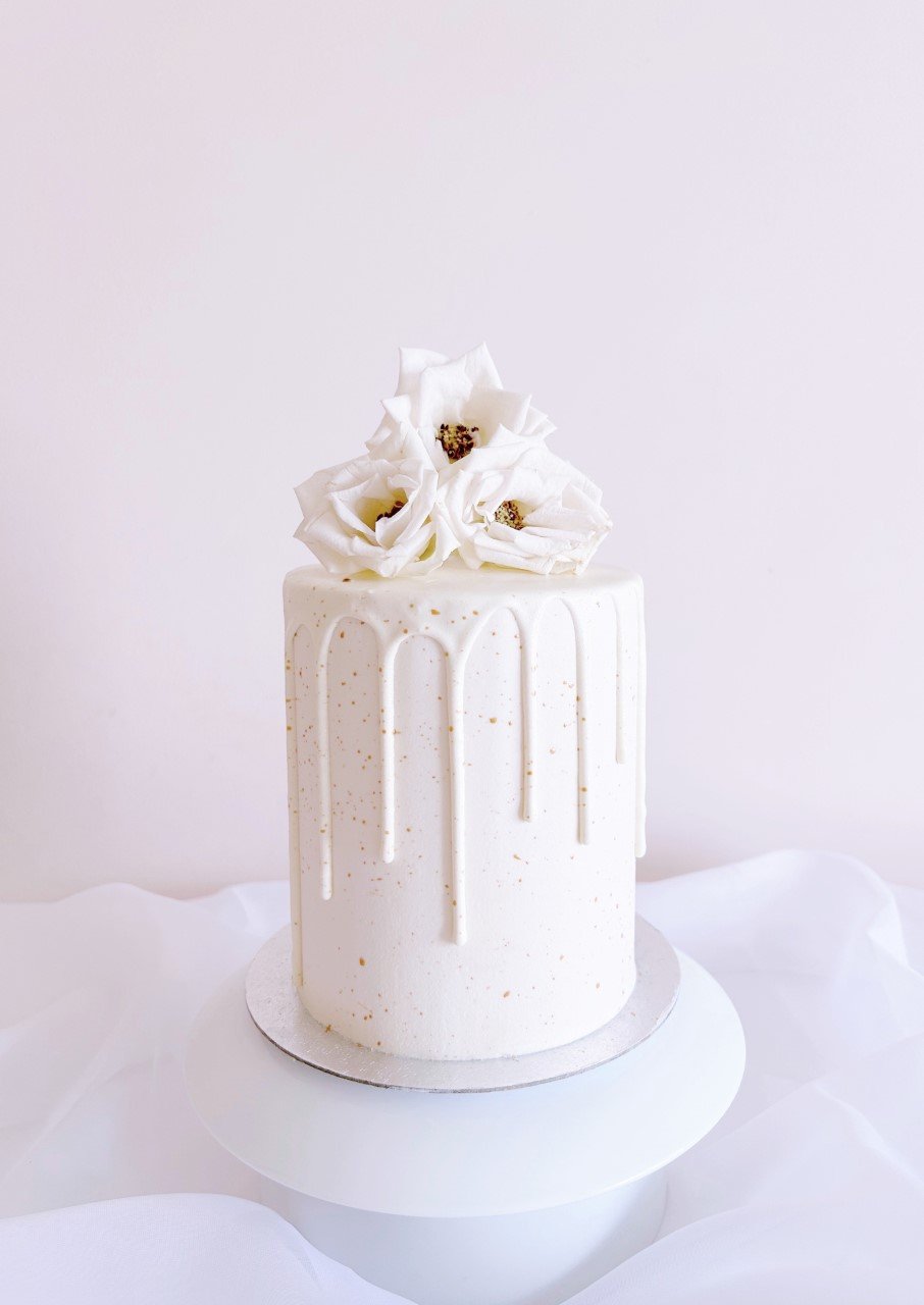 White drip cake
Tara Katie Cakes
Wedding Cakes Bristol