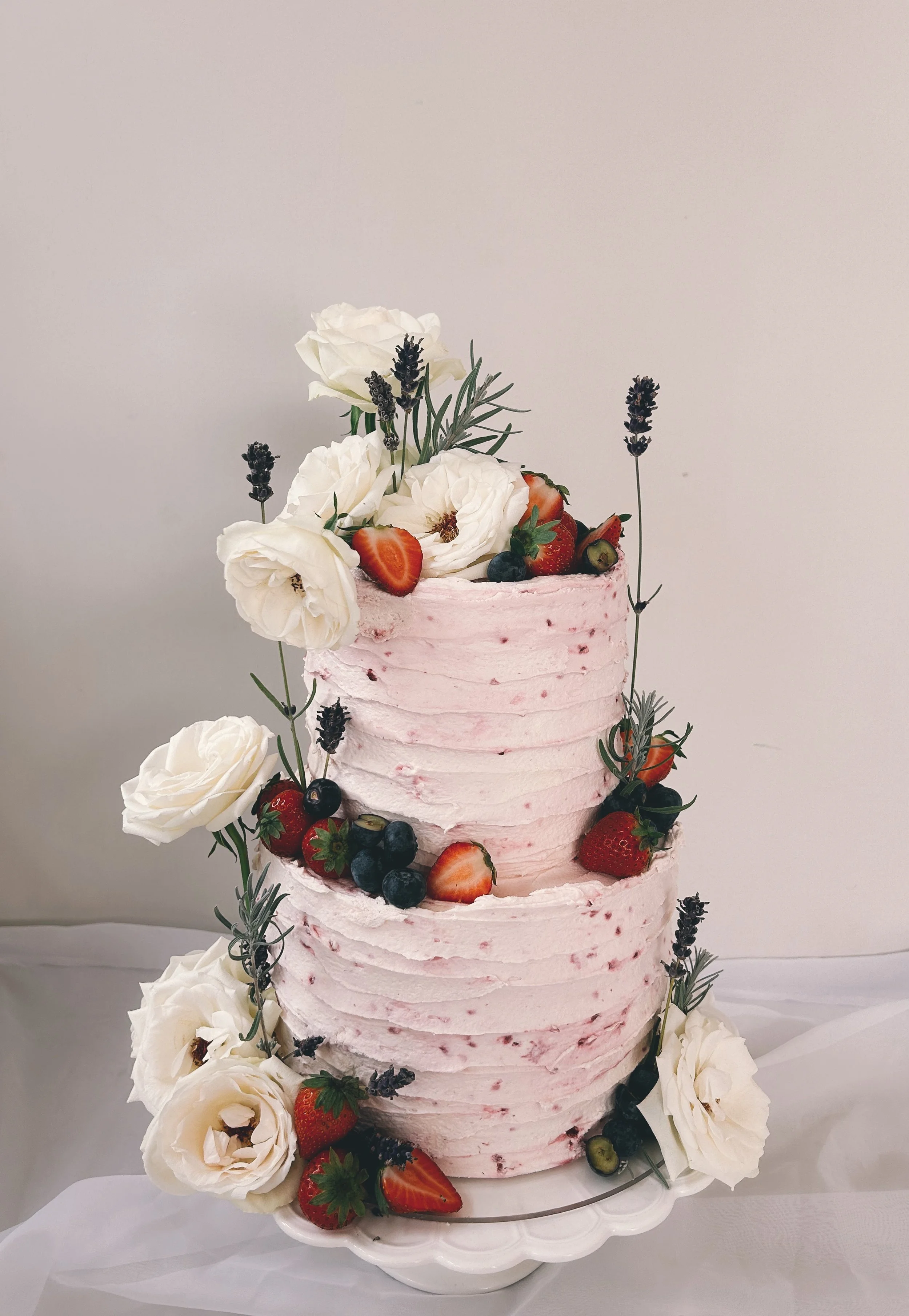 Two tier wedding cake Bristol
Fresh flowers and fruit wedding cake
Tara Katie Cakes