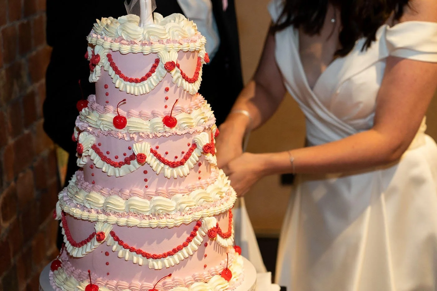 Lambeth wedding cake
Vintage wedding cake Bristol
Photo by Alison Jenkins Photography
Wedding Cakes Bristol
Tara Katie Cakes