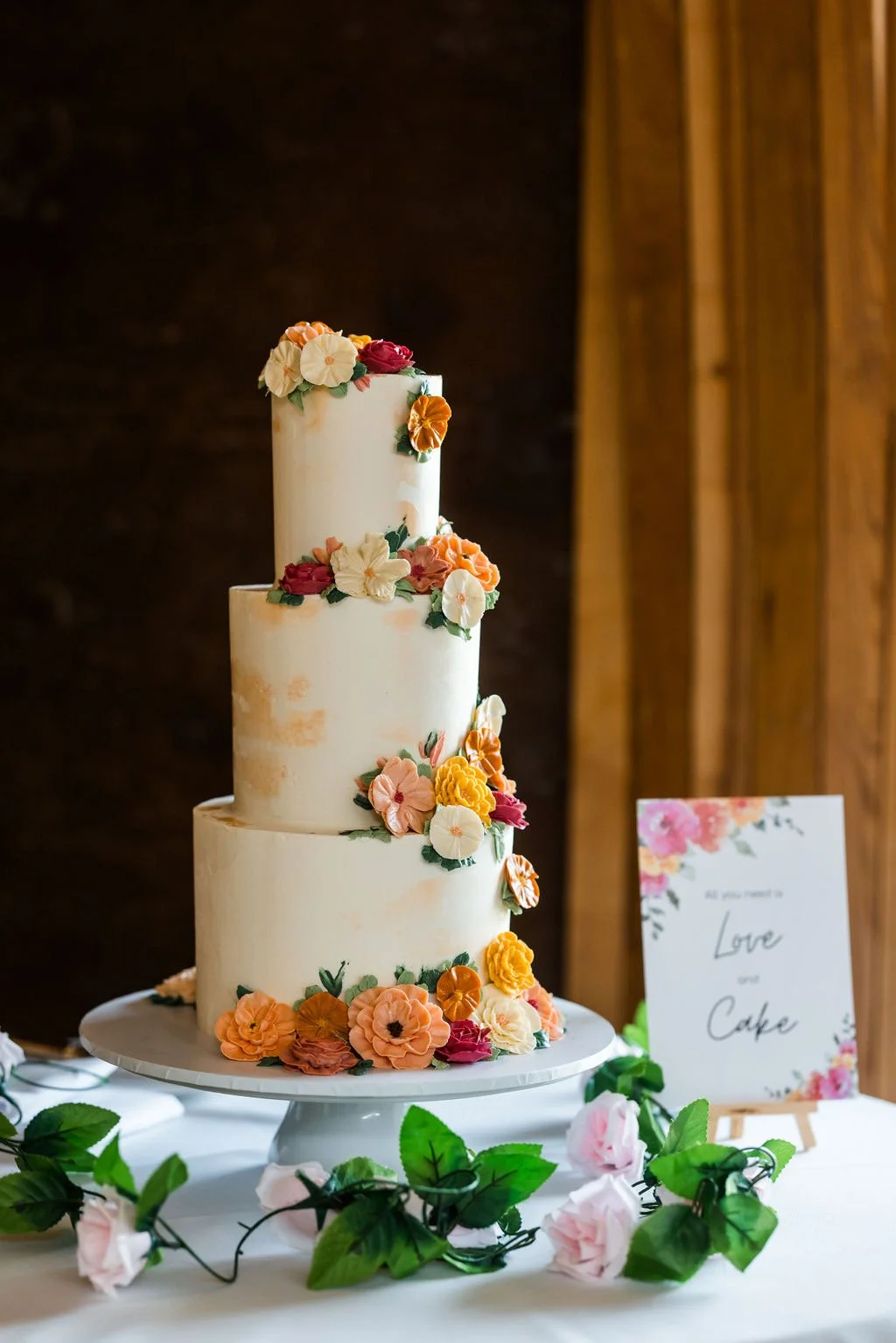 Piped buttercream flowers
Three tier wedding cake Bristol
Tara Katie Cakes

Photography by Eve Dunlop