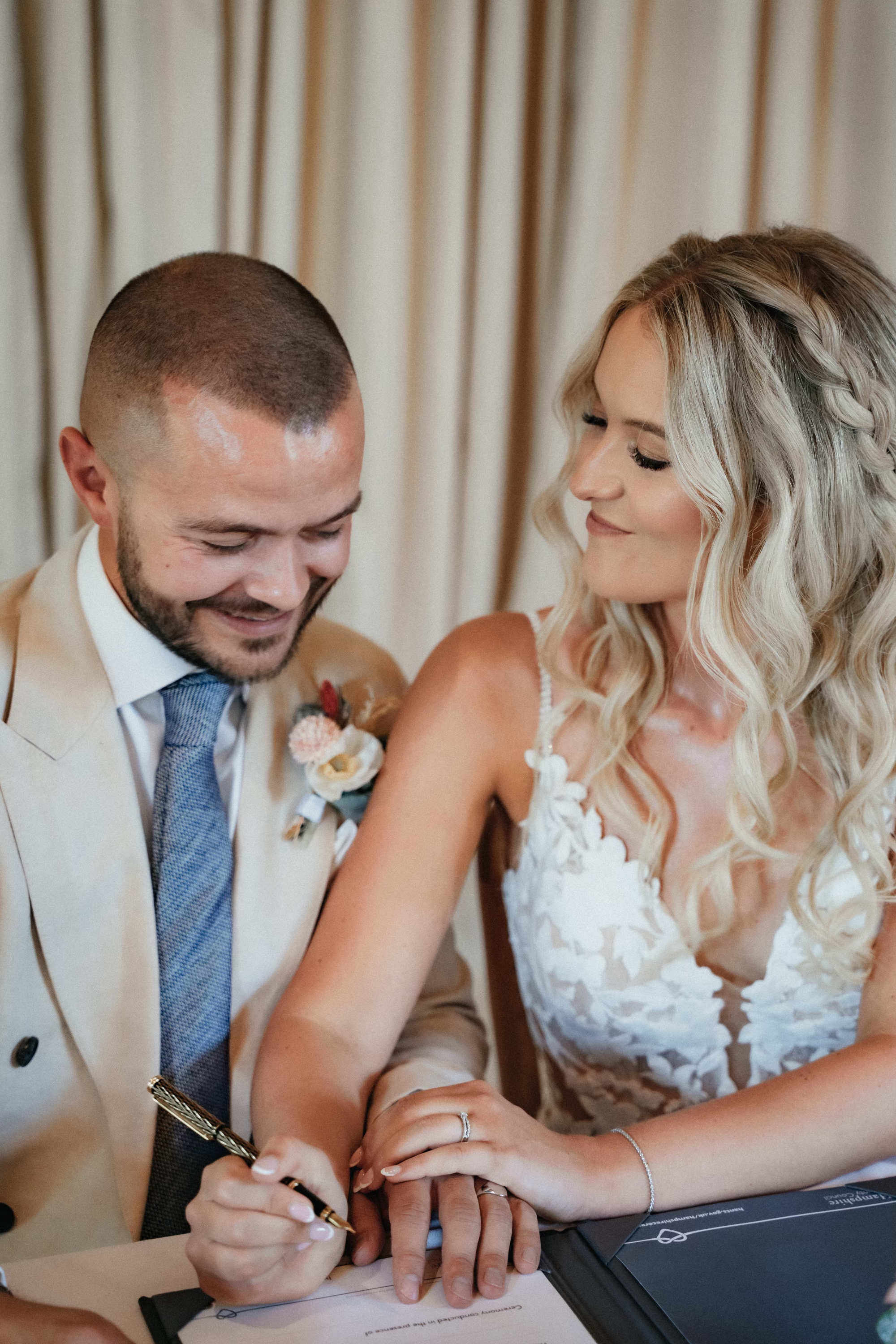 Photographer @amberblueweddings
Hair Stylist @the_botanical_hair_stylist
Venue @clockbarn