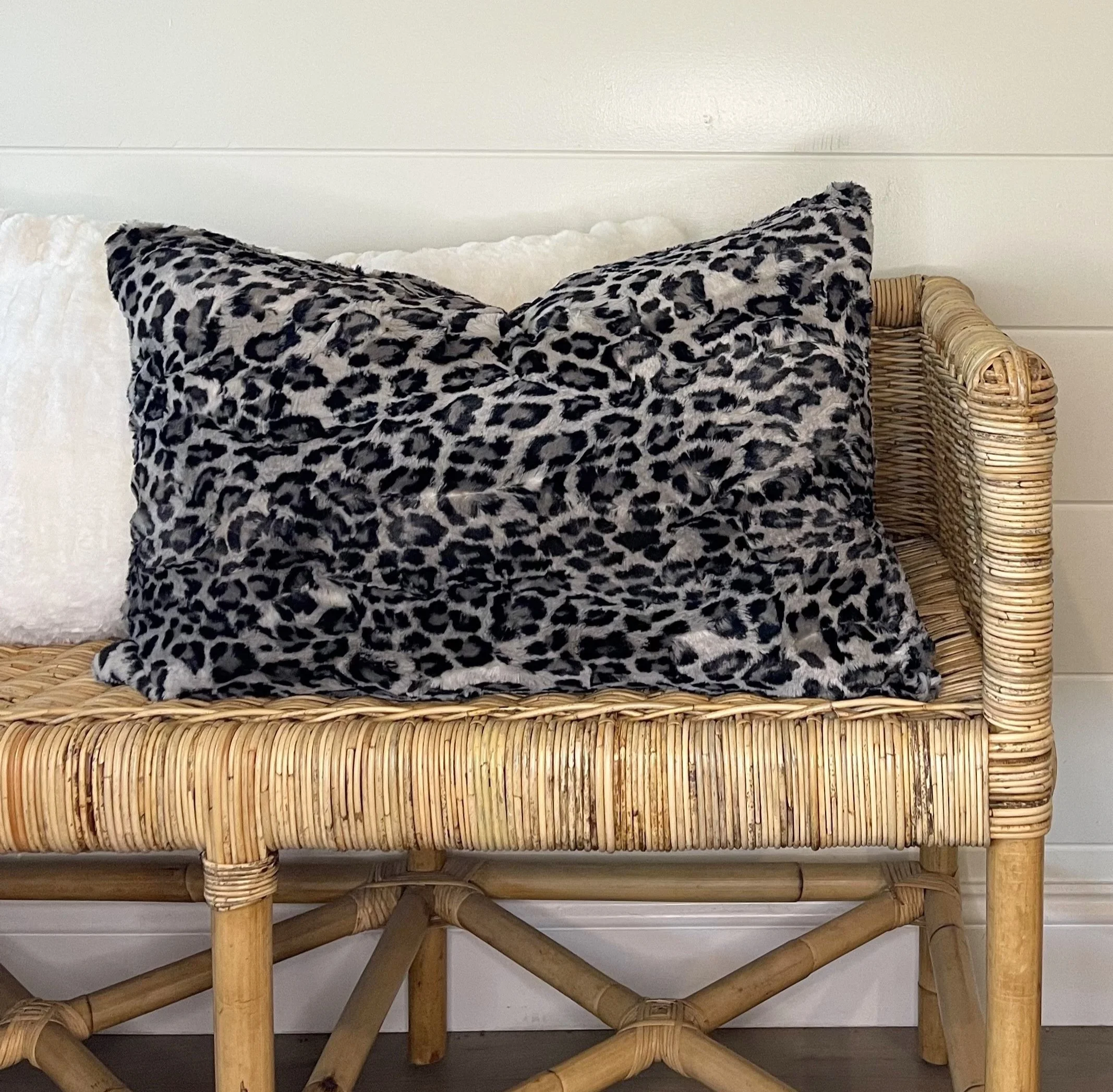 grey leopard | lumbar with insert