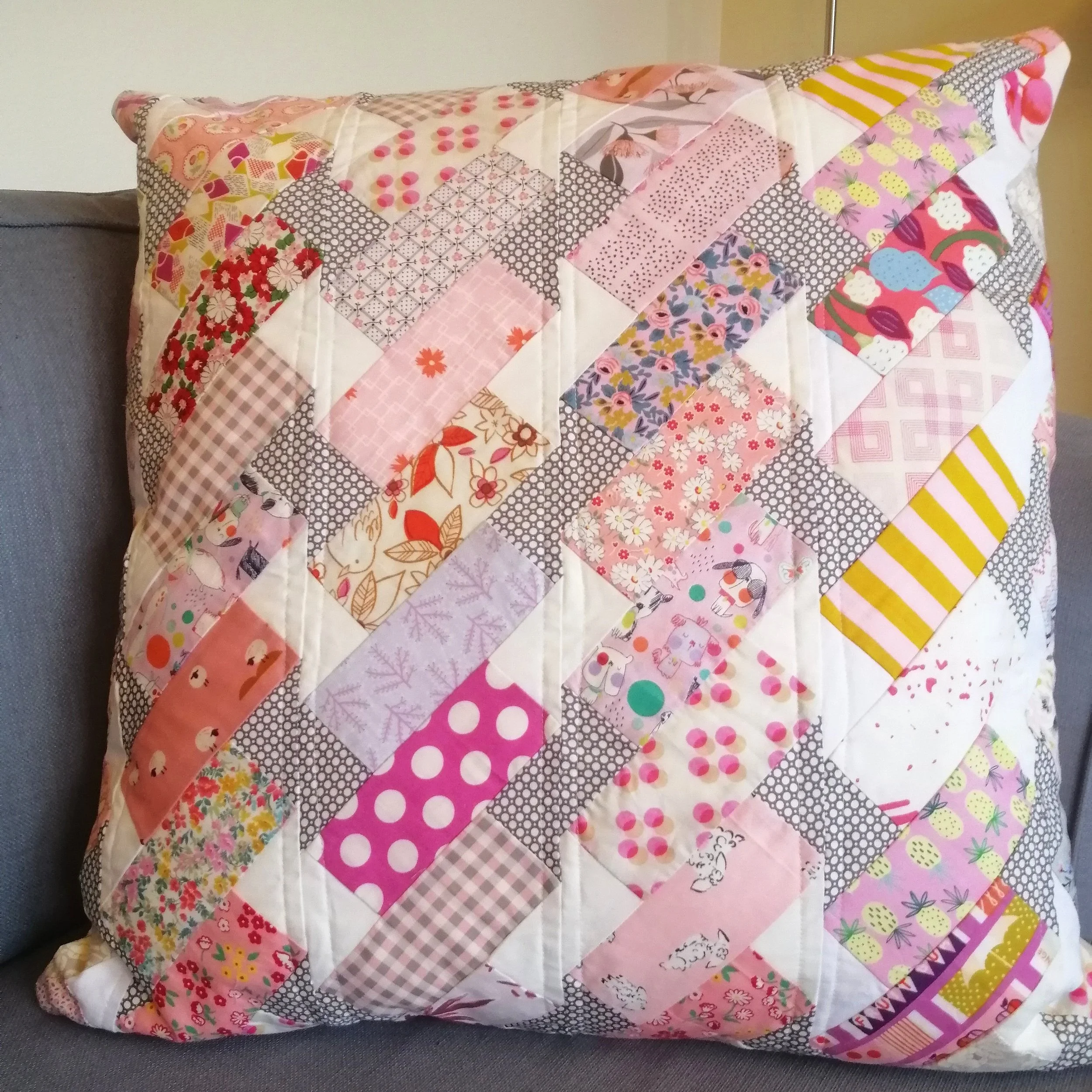 Tickled Pink Pillow Tutorial Thimblesandneedles tickled-pink-pillow-tutorial-thimblesandneedles