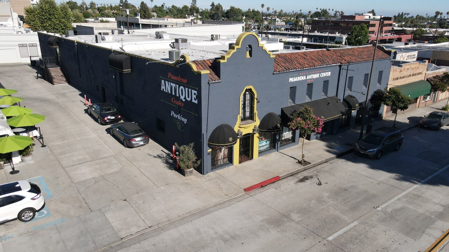 Our signature blue and gold building has been a staple of #Pasadena since 1976. 💛 

Want to see for yourself why we&rsquo;re the best-kept industry secret of designers, decorators, stylists, and TV &amp; Film crew for years? Come visit us every day 