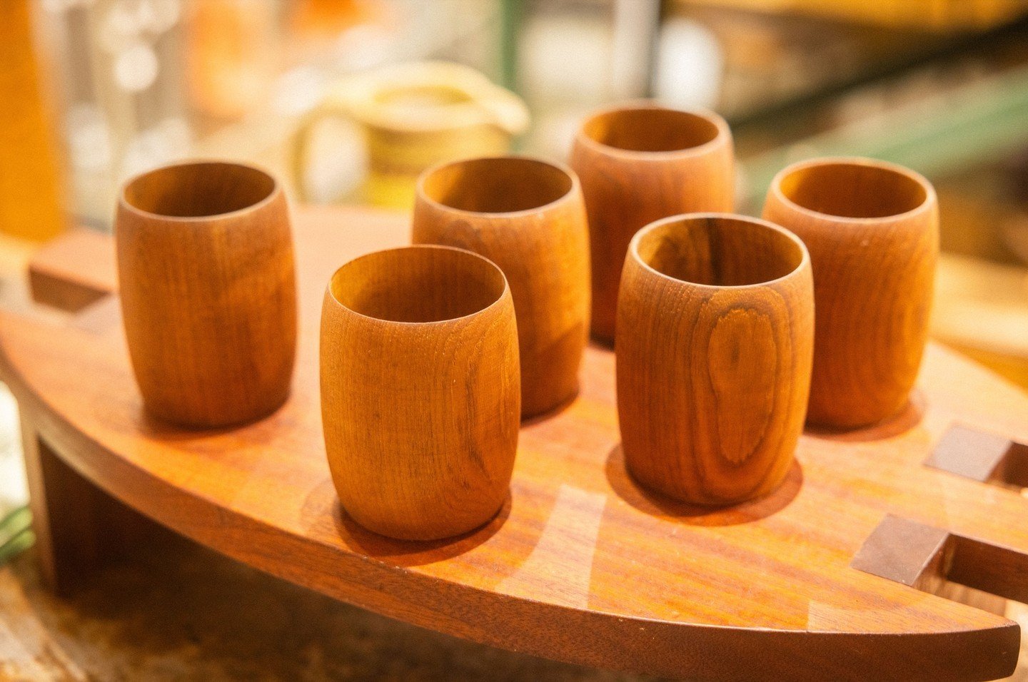 These #vintage wooden cups are absolutely gorgeous. How would you style these? Comment below! 👇 #VintageCups #AntiqueShop