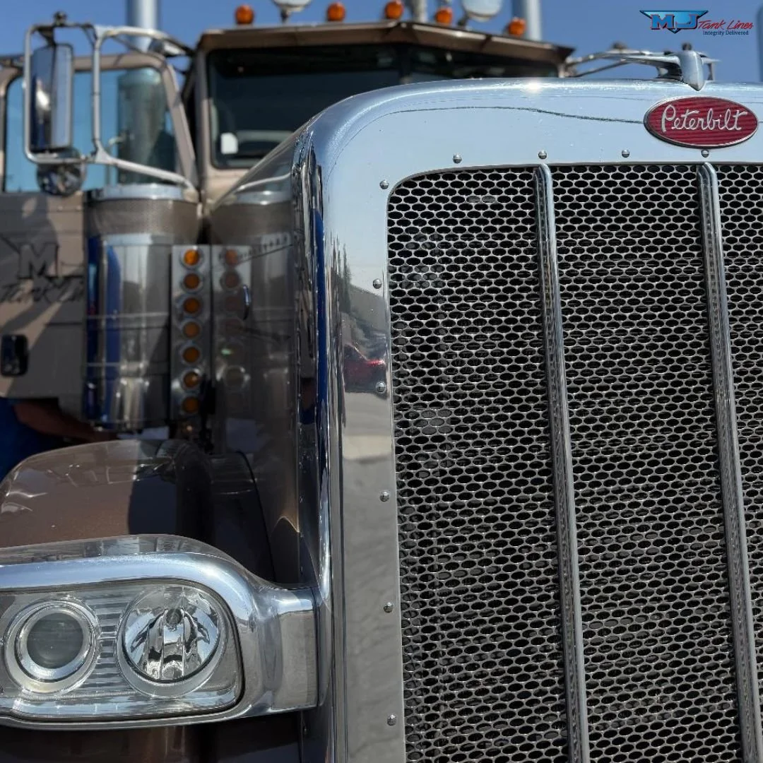 Front End Friday at its finest! 🤟

Our Pete's aren&rsquo;t just trucks &mdash; they&rsquo;re a statement of strength, pride, and precision. 💙⛽

#FrontEndFriday #PeterbiltPride #DriveMJTankLines #HaulingExcellence