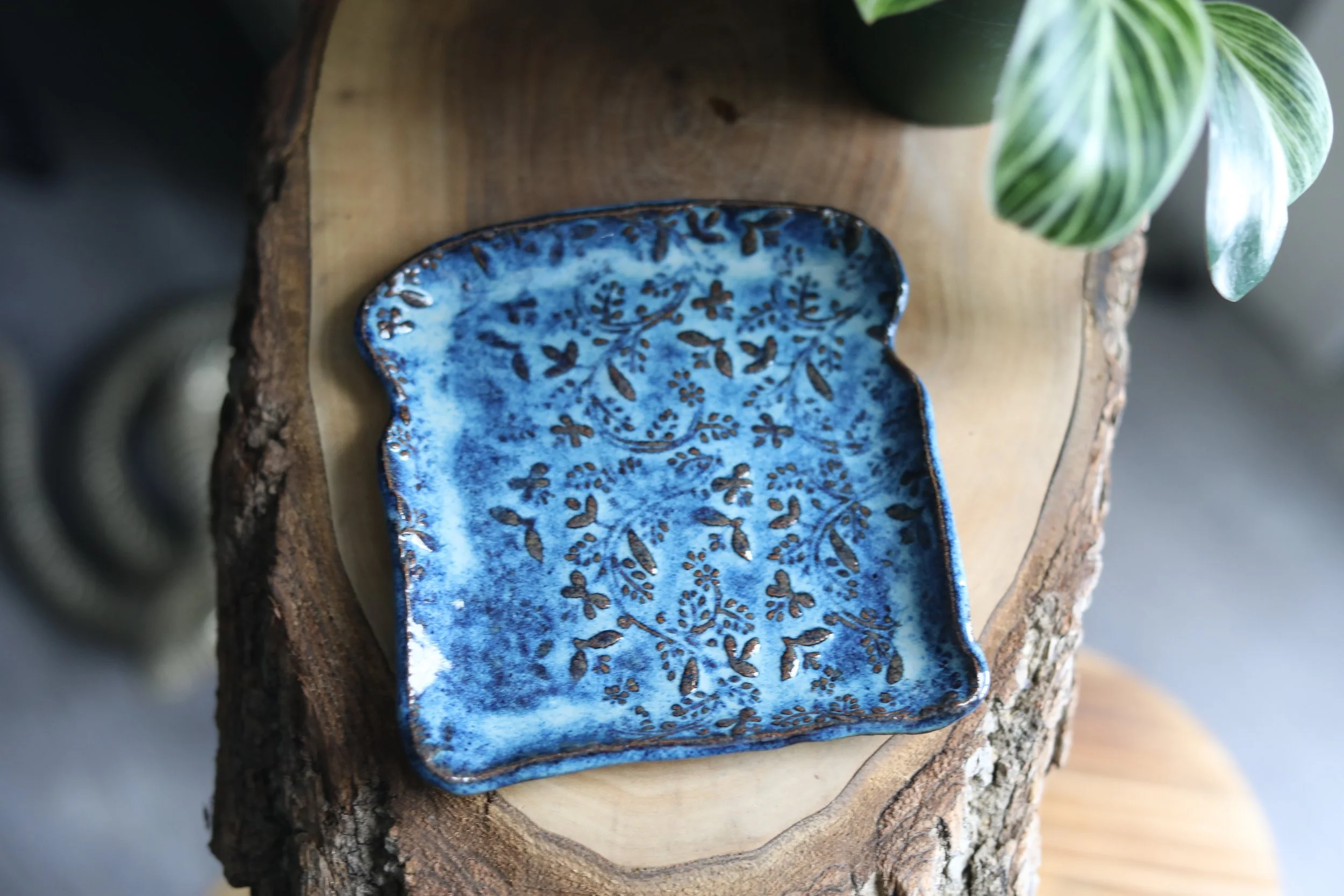 Blue Meadow Toast Plate - B17