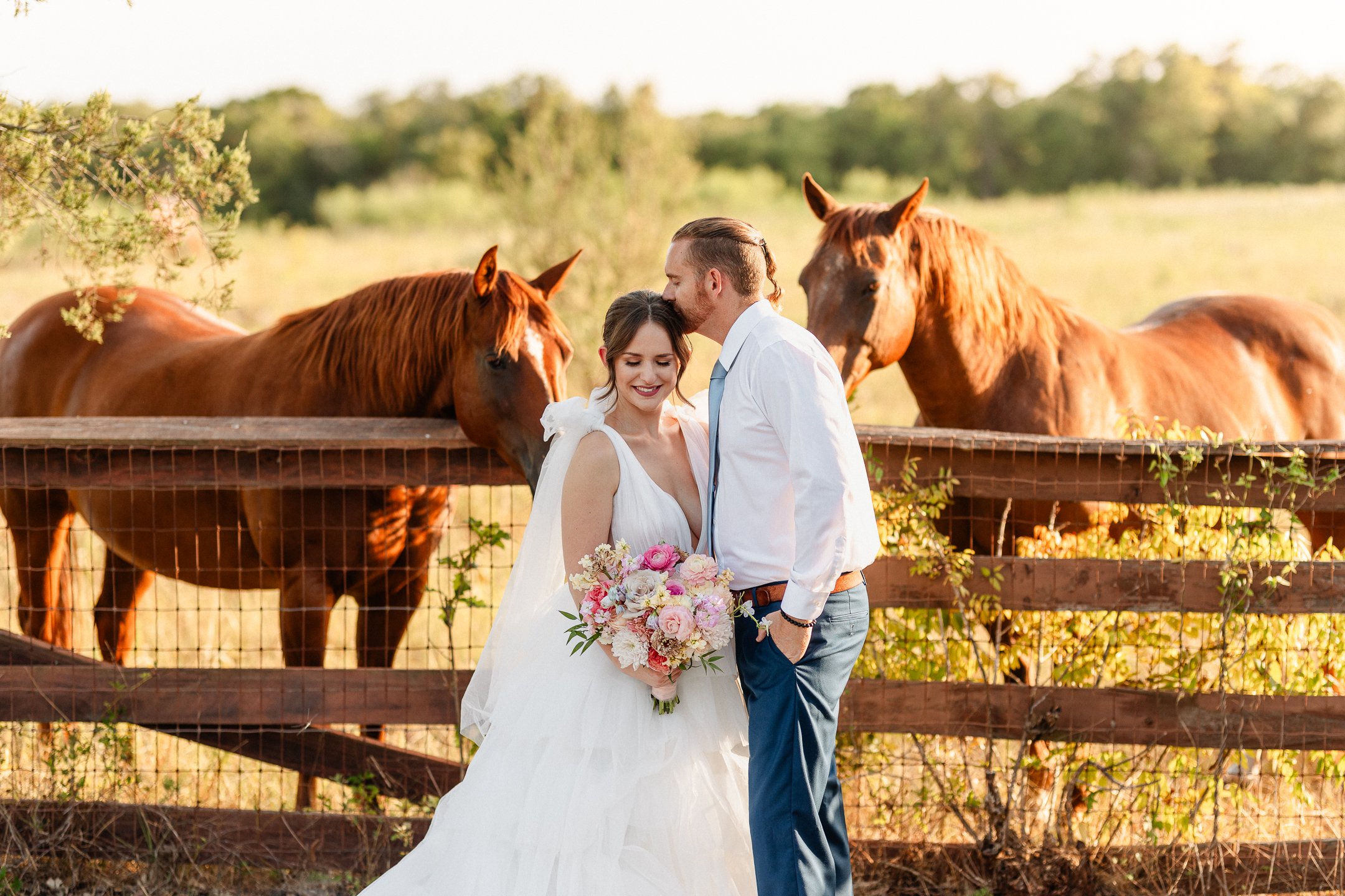 austin_wedding_photographer_vemberphoto-0568.jpg