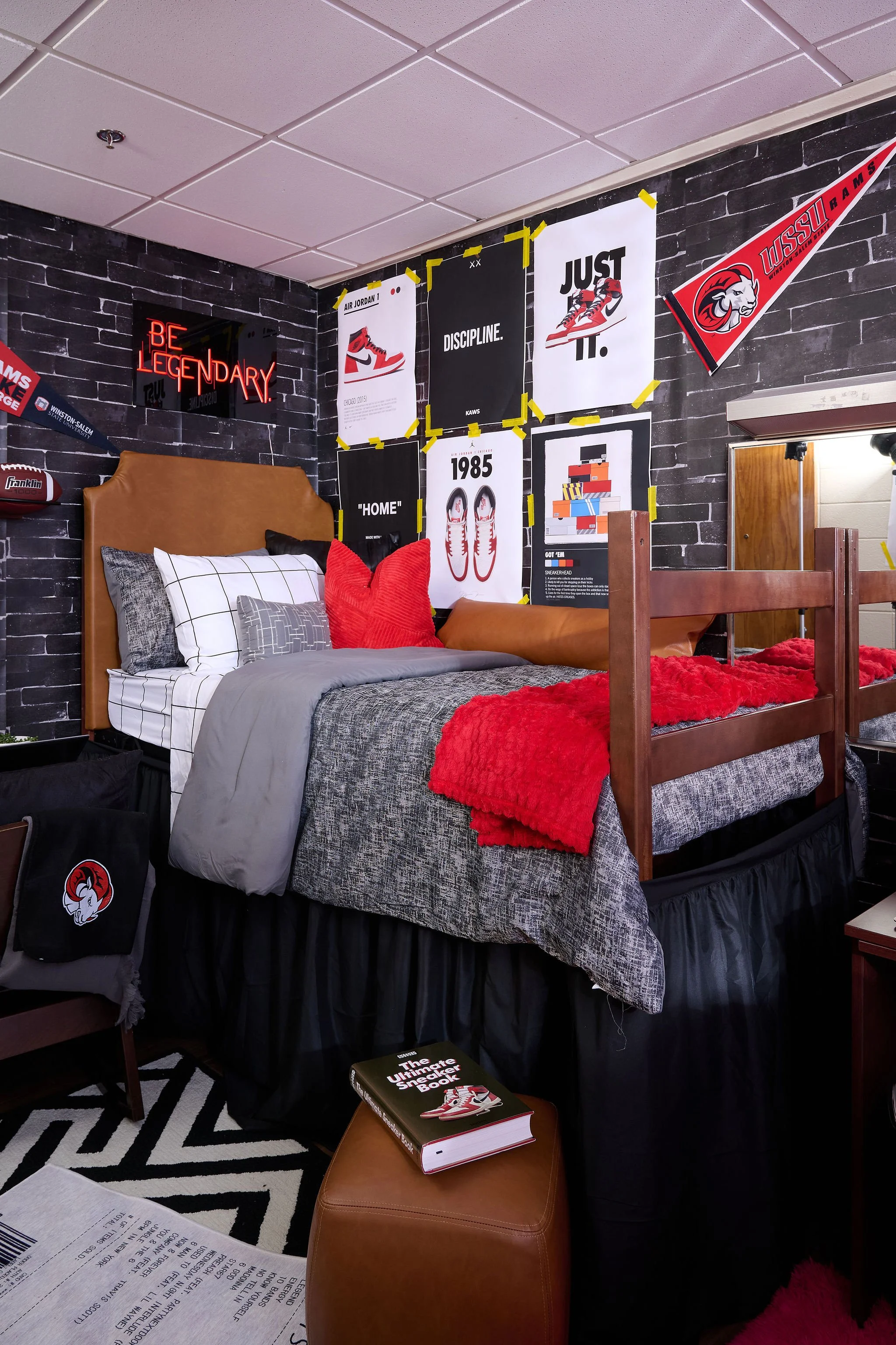 3_6_25_in_Vogue_dorm5035.jpg