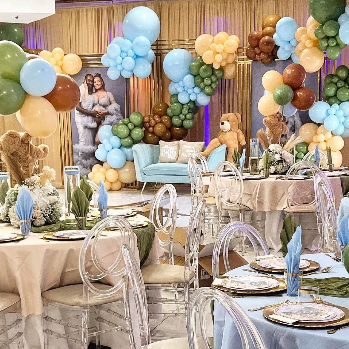 We can BEARLY wait 🐻 
Baby Shower
Event Planner: @bkfamilylove 
Event Design: @signaturecelebrations 
Venue: @thelegacyloft93 
Balloons: @balloonsbysignaturecelebration 
Furniture Rental: @rsvpeventrentalsny