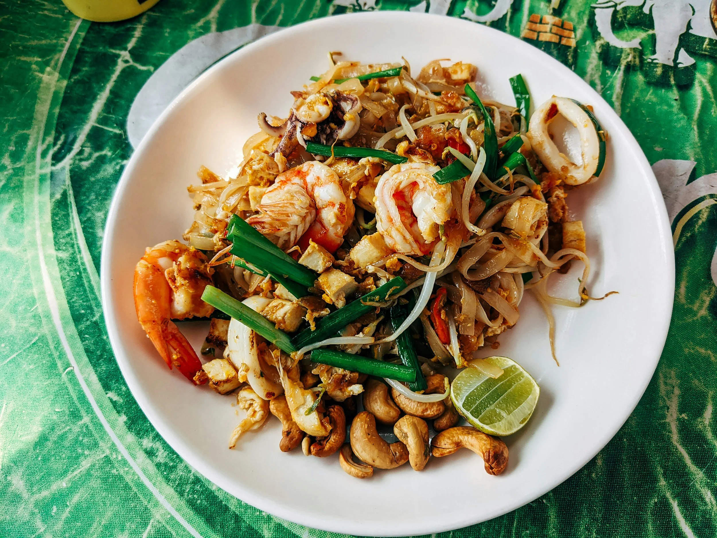 HANDS ON THAI &amp; SUSHI