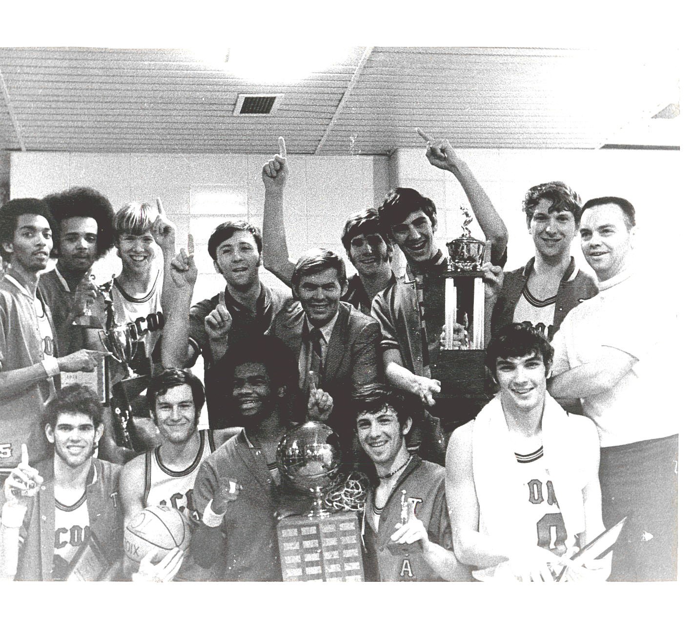 17 Tacoma Community College Basketball tem, 1971.jpg