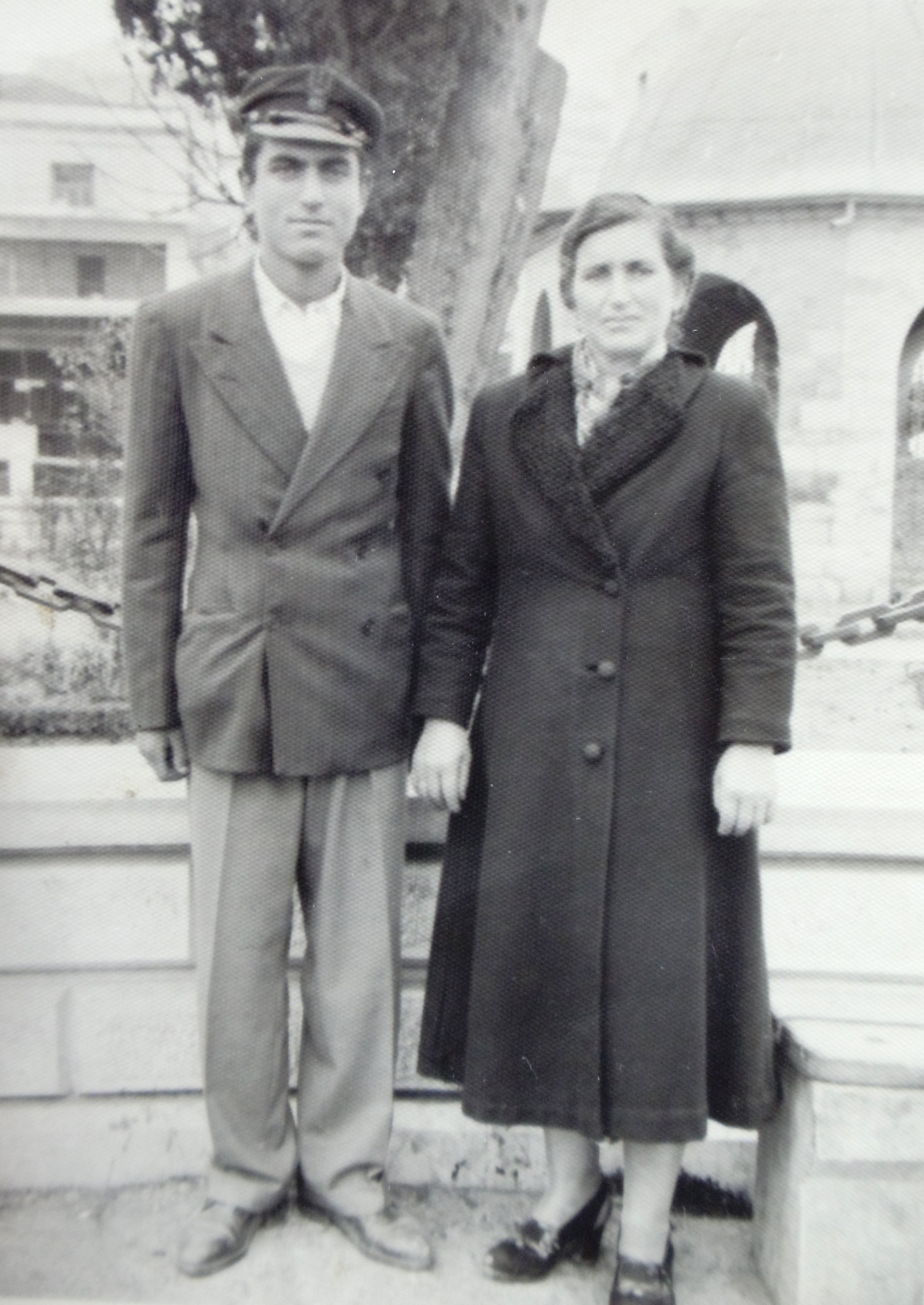 21 Manuel and mother Anna, 1955.jpg