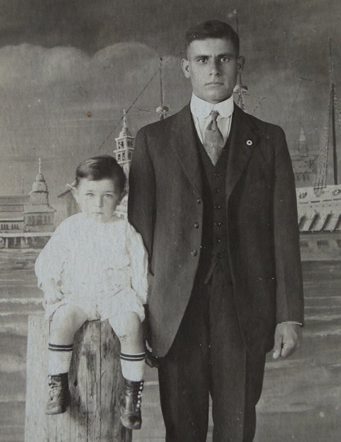 9 Thrasivoulos and nephew Strato Pulakis, circa 1920.jpg
