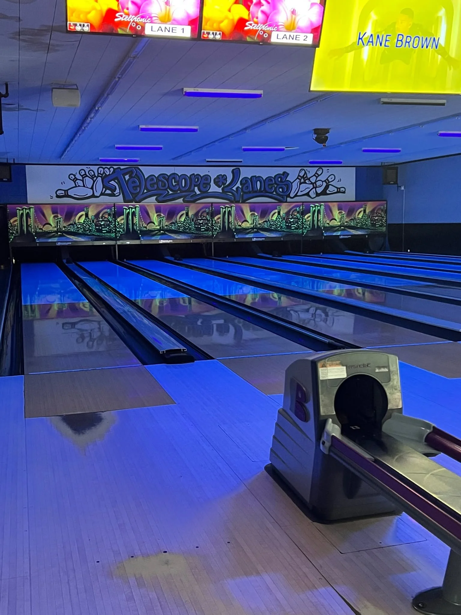 When the lights go down, the fun lights up. 🎳 Cosmic bowling at Telescope Lanes is perfect for a night out, a family outing, or just switching things up and enjoying something a little more exciting.

📍 346 Silver St, Elko
Book your lane today at w