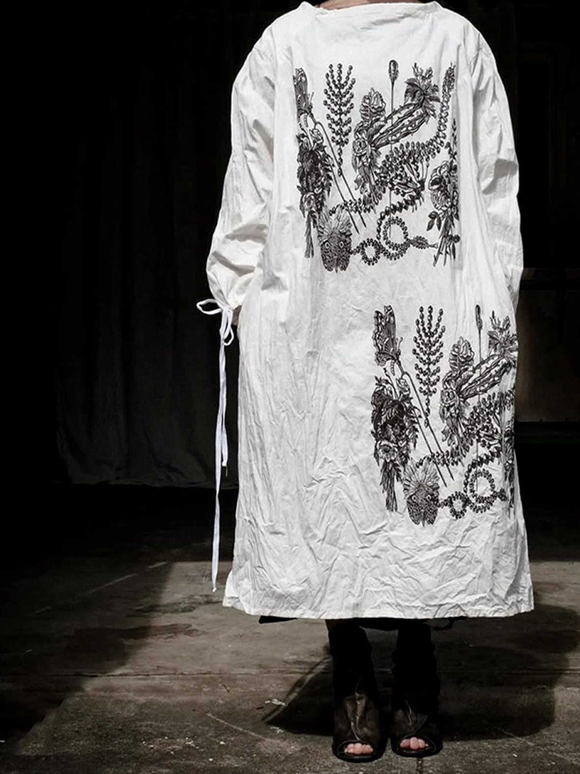 Archive_Poets Thieves ESS collab linen apron_ESS_IMG_0699 copy 2.jpg