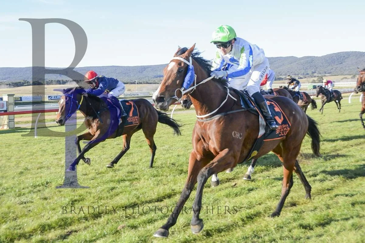 Hell Of A Fox 🦊heads to @kemblagrangeracecourse for @pepperracing2 to contest the Highway over 1400. 

She&rsquo;s third-up, back to her favourite distance and has Jay Ford on board&hellip;seems like a great combination to me! 

Good luck to all inv