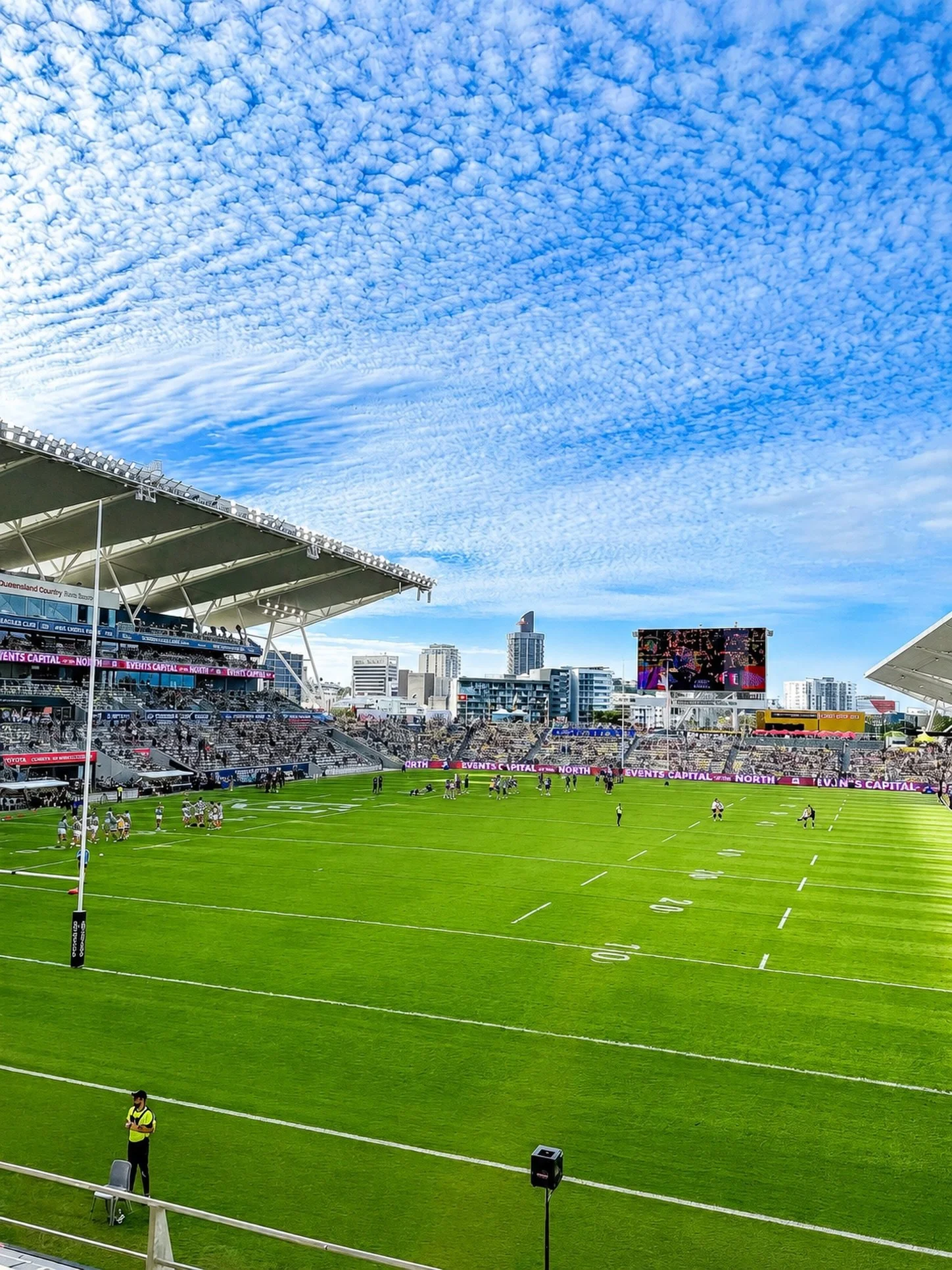 Cracking Sunday arvo for a game of #nrl

Let&rsquo;s go Cowboys @nqcowboys 💪🤠
.
.
.
.
.
#townsville #footy #sunday #cowboys