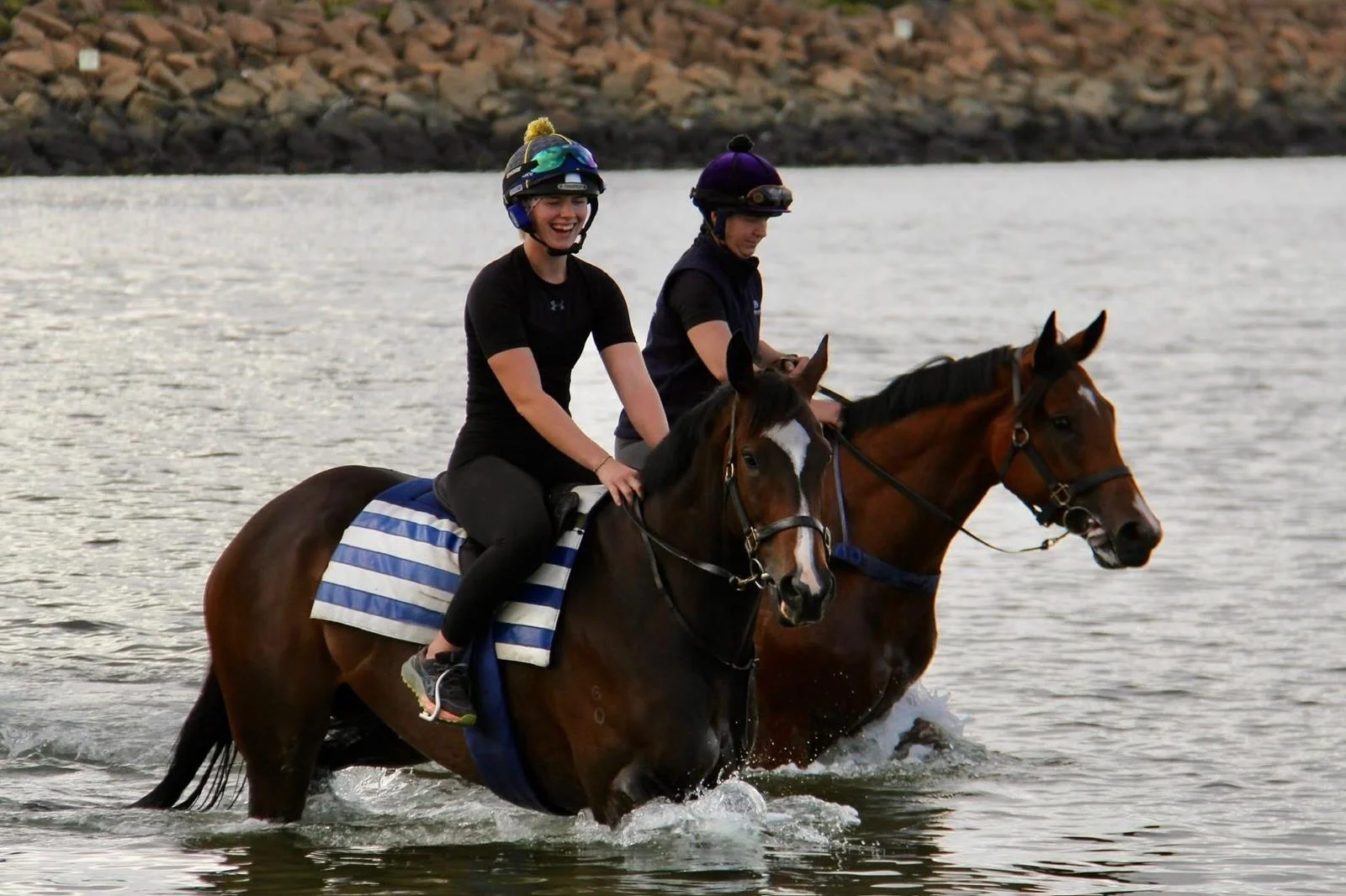 Wednesday&rsquo;s are swimming days for @johnthompsonracing and his #beachbabes

Hellbent On You and Legaselli lapping up the surf and sand in readiness for their next races. 

#vardythoroughbreds #vardyvalue  #horse thoroughbred