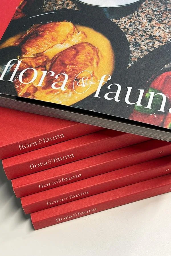   Editorial   — Diseño de la tercera edición de la colección  Flora & Fauna ,  De Fuegos  por Maximiliano “Maqui” Muñoz.
Créditos: Otros Libros, 2026.