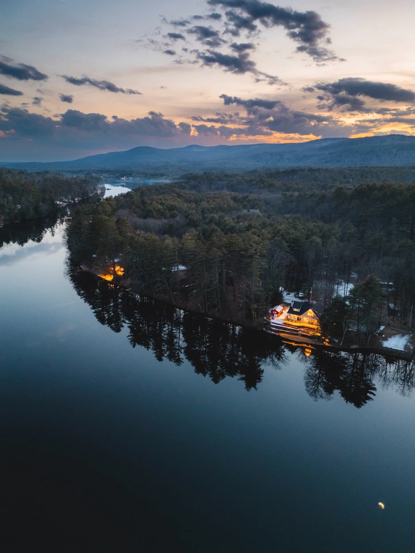 Signs of spring are popping up. The days are filled with longer light, snow is melting and change is in the air. Getaway this spring and enjoy the mountain air, beautiful river views and the color green making its yearly debut. 

DM for a 20% discoun