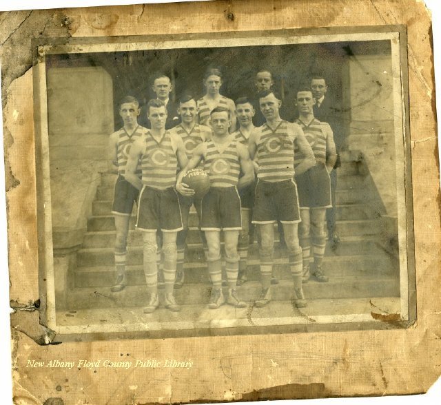 Calumet Club Basketball Team 1920-1921.jpg