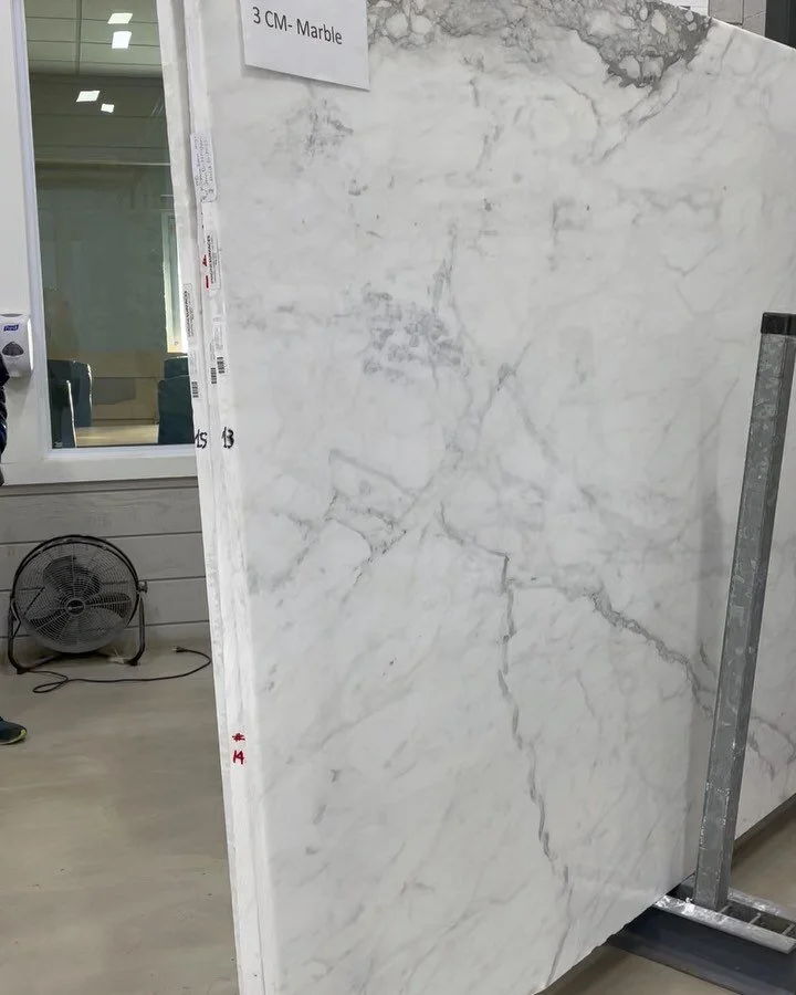 Marble get a bad rap for durability- but nothing compares to the beauty of its natural veining. If you love it, it&rsquo;s worth the extra care. 2 of our favorites from the last round of selections: Calacatta Caldia and Monte Christo 💗

@rocktopsfab