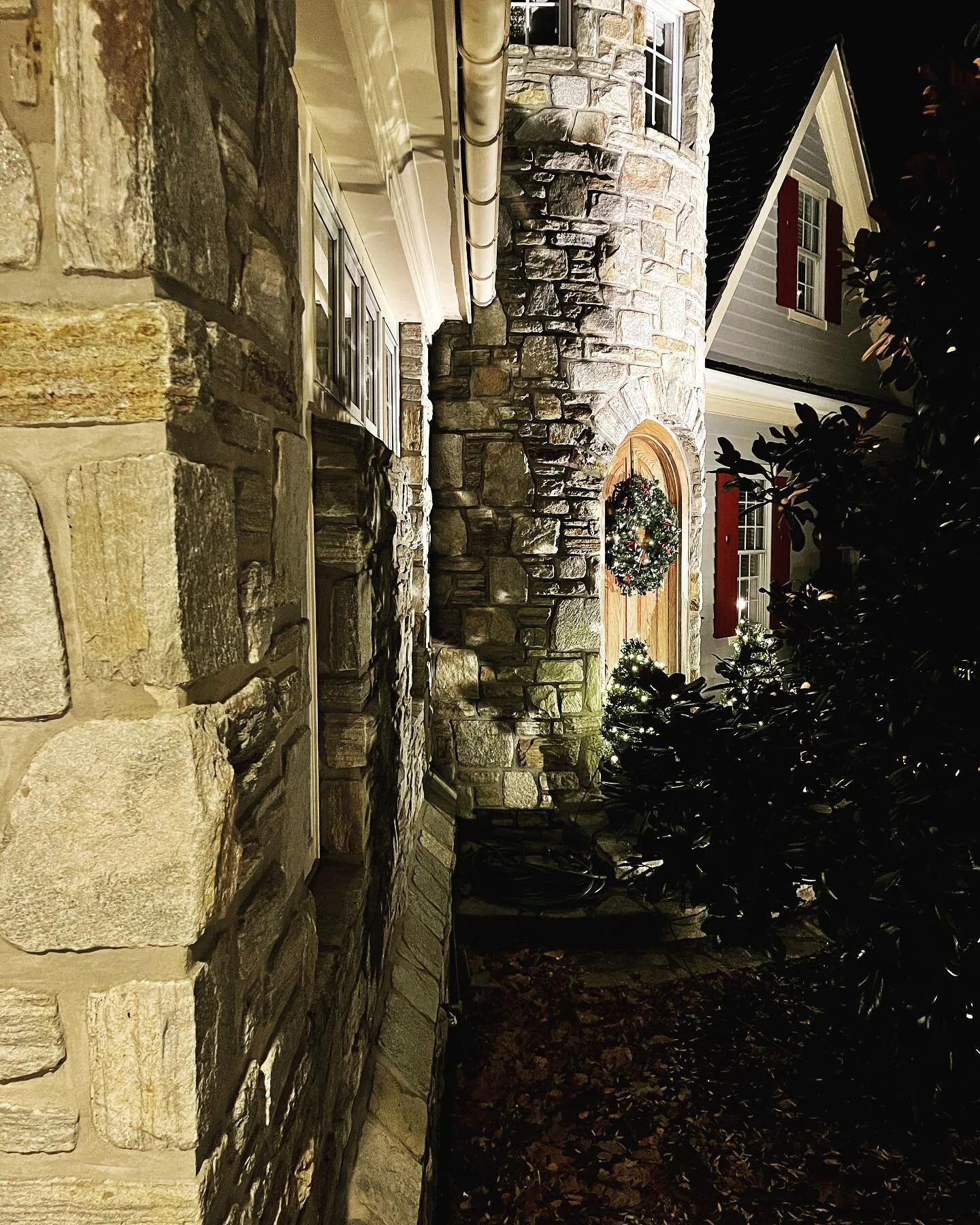 Nothing more magical than a Butler Stone turret up-lit for Christmastime 🎄✨ 

#butlerstone #stonehouse #classicalarchitecture #traditionalhome #baltimoredesigner #wooddoor #housebeautiful #beautifulmoment