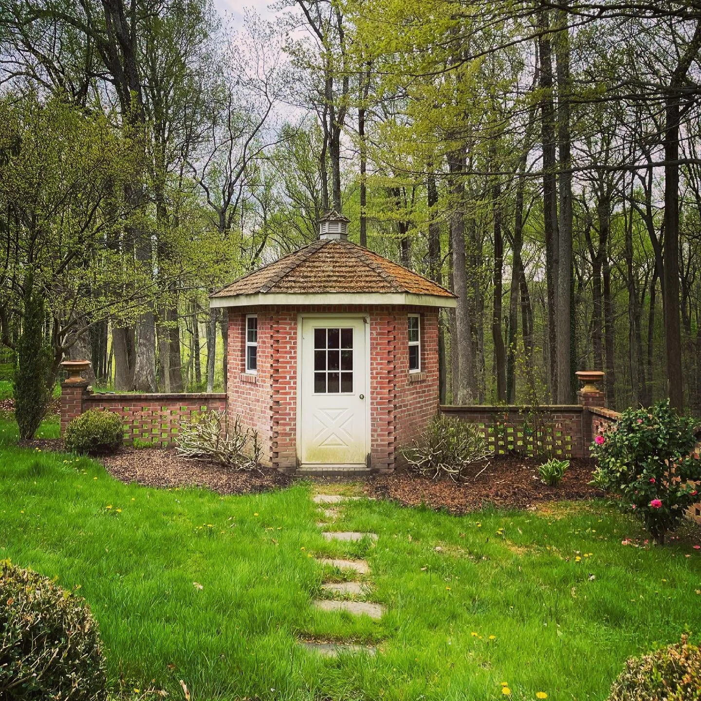 So excited to transform this garden folly into a special kids play space!  More fun details coming soon 🪁📖

#gardenfolly #englishgarden #baltimoredesigner #designrenovatebuild #traditionalhome #southernliving #verandamag #bmorecreatives