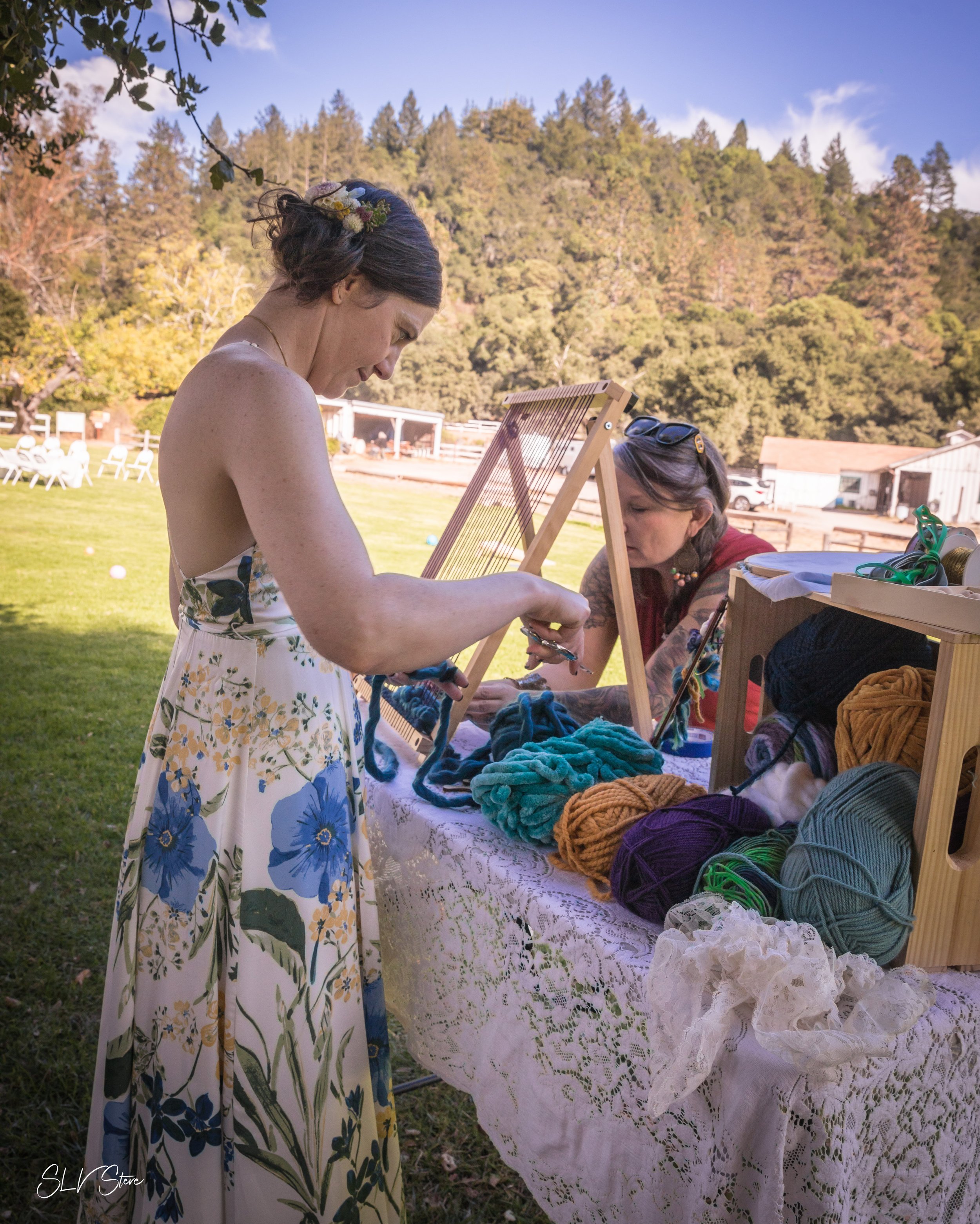 Wedding Weave: The bride joins in!
