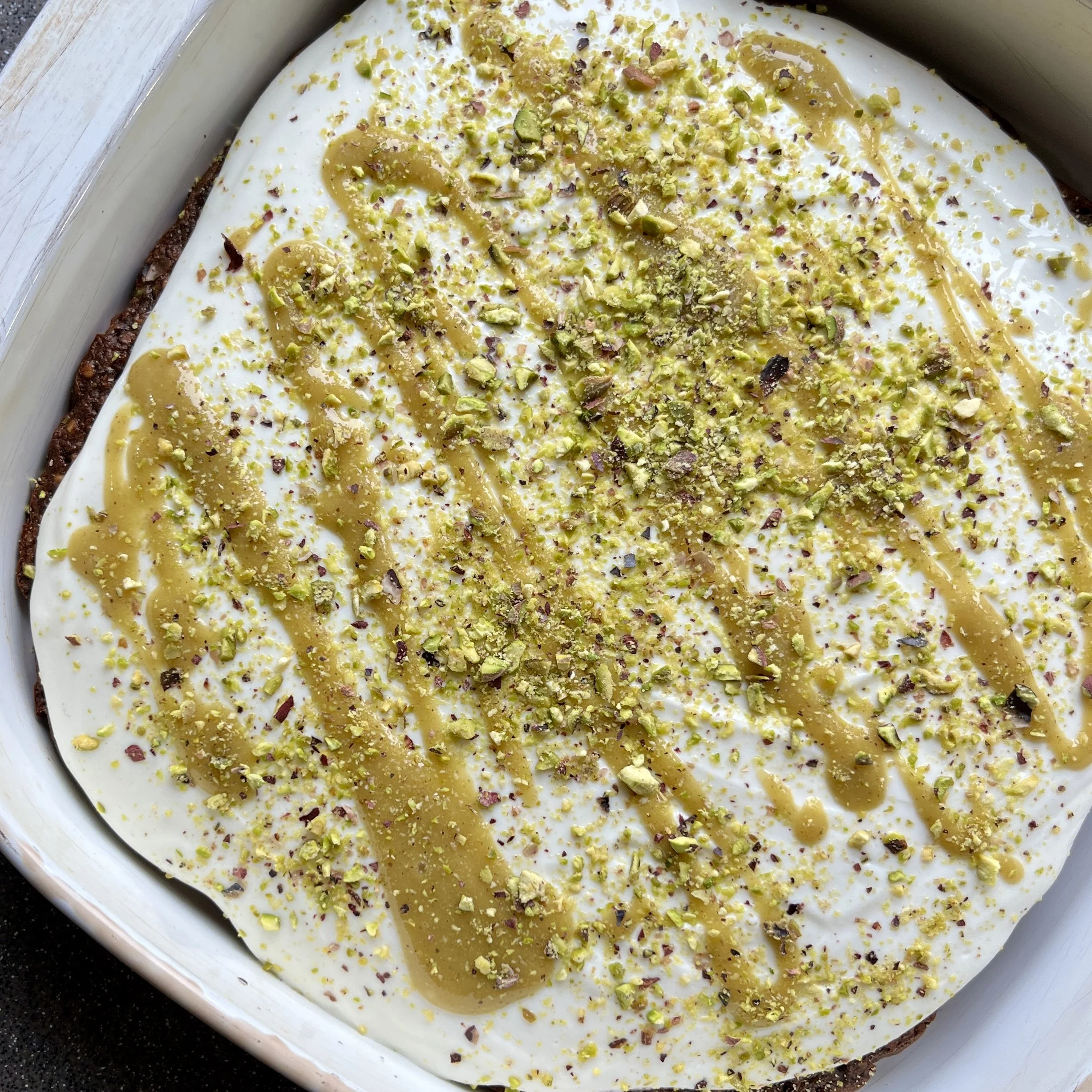 Pistachio &amp; Chocolate Baked Oats 