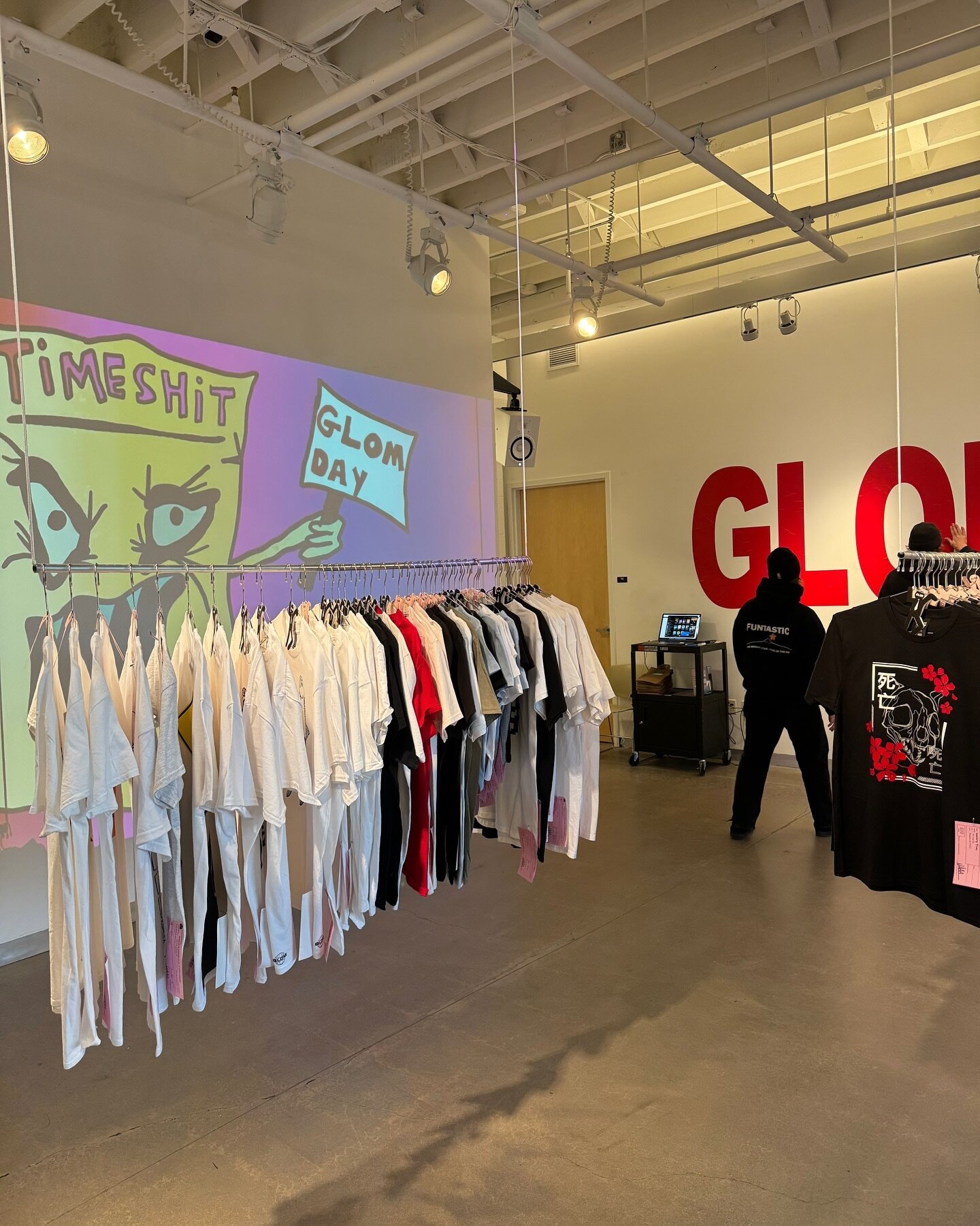 So much Glom! So little time! 5-7pm TODAY ONLY.