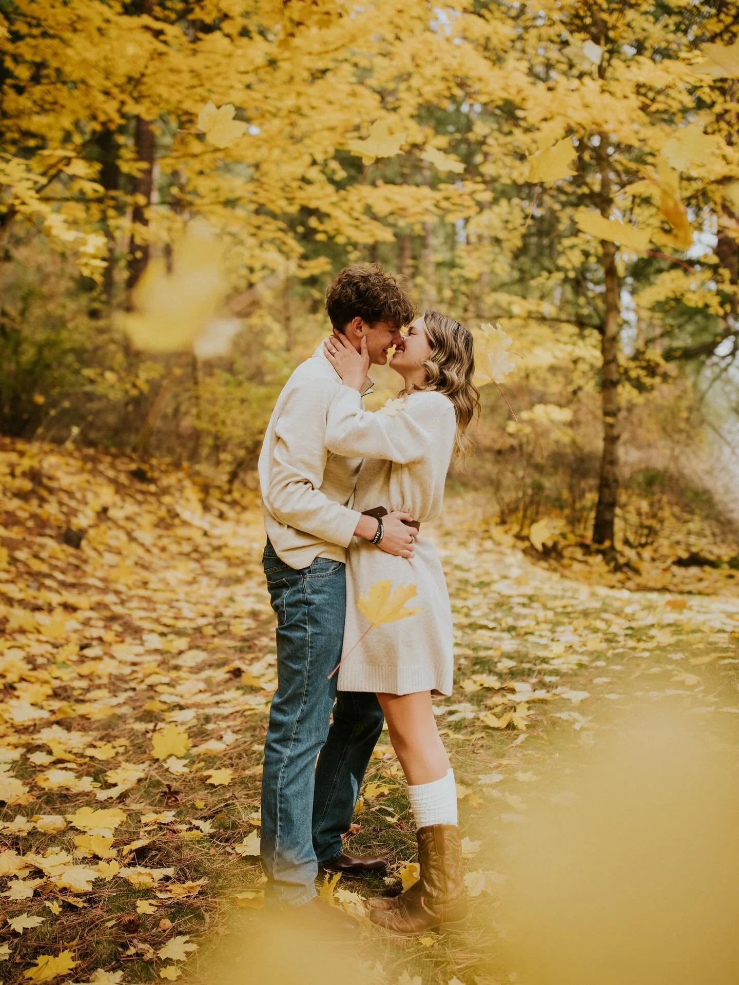 Ben + Cam // Engaged ✨
&bull;
&bull;
&bull;
@ben_deming1011 @cam_bam.12