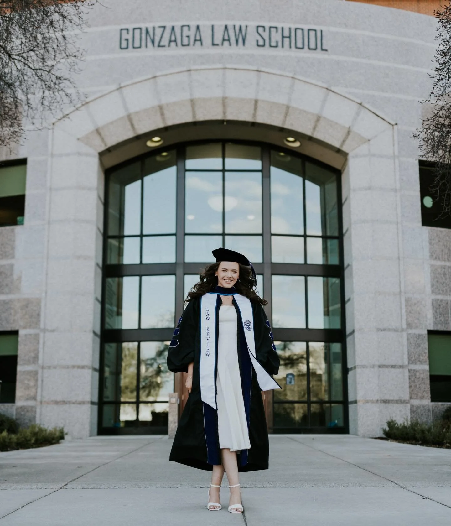 Sharon // Gonzaga Law Grad ✨🎓
&bull;
@share.rose 
&bull;
&bull;
&bull;
#graduationphotos #northidahophotographer #spokanegrad #gonzagagrad #spokanephotographer