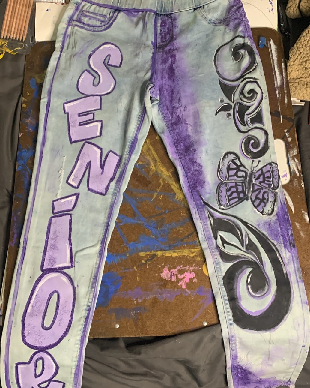 💰🤑🗣️… “Pretty Girl Senior Pants 👖⭐️”
- Creative Activity Inc.™️ Originally Made.
•
•
•
•
•
•
•
•
•
•
•
•
•
•
#artistsoninstagram #artist #art #seniors