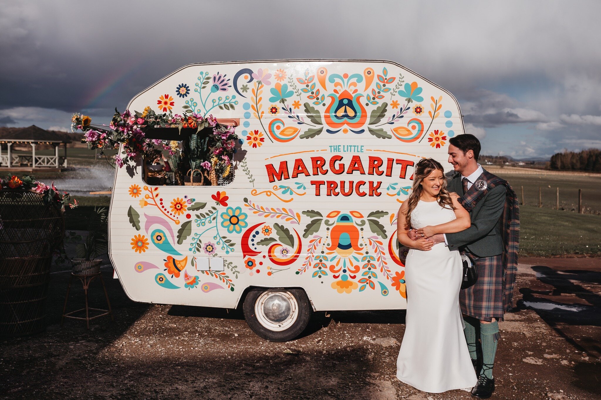 Rainbows, sunshine and margaritas 🌈☀🍹

@puddlelanephotography 
@thelittlemargaritatruck