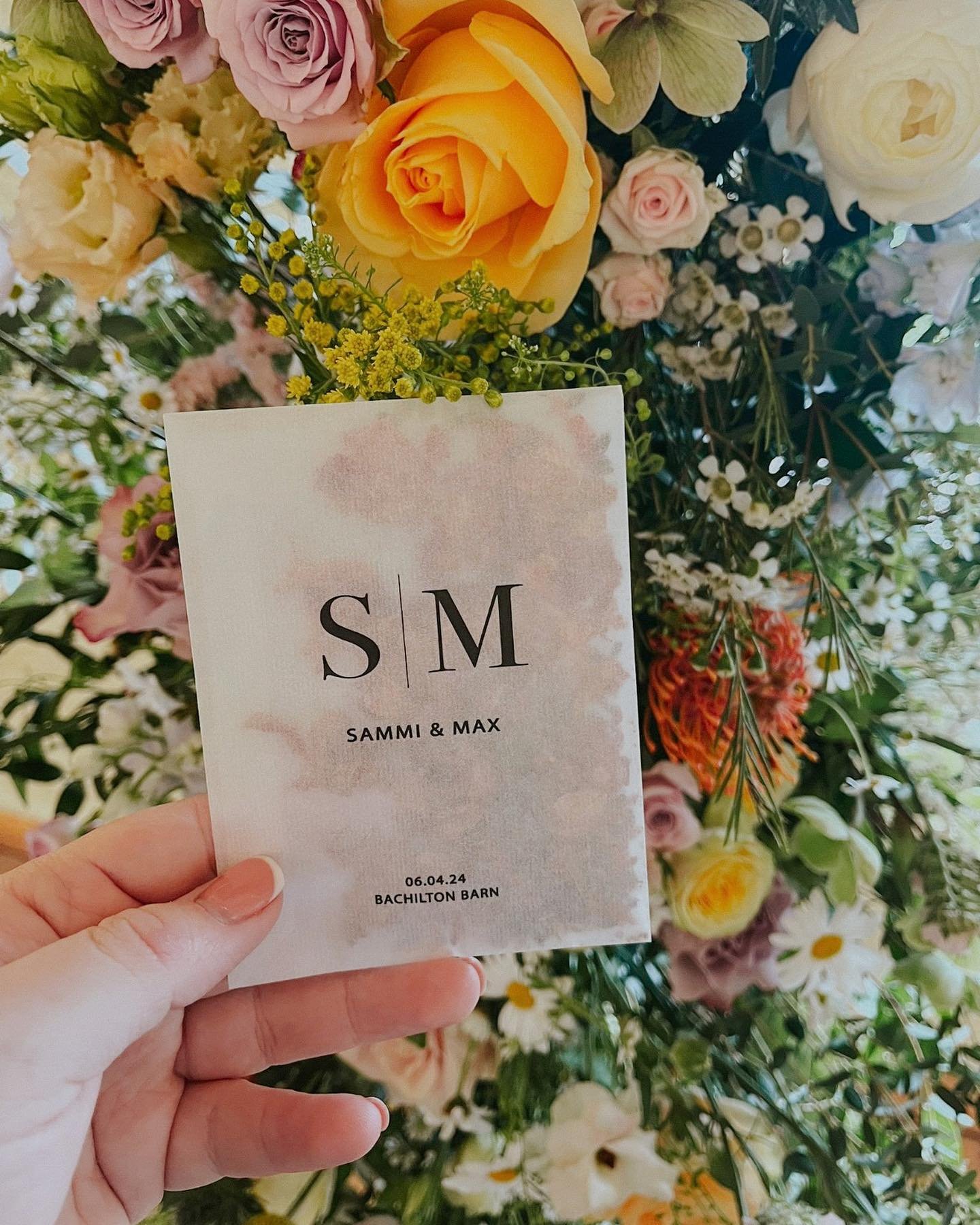 Sammi &amp; Max 🌸🌼 

It might have been blowing a hooley but that didn&rsquo;t put a dampen on M&amp;S&rsquo;s wedding day. They had a day full of friends, family, flowing drinks, laughs &amp; music! 🫶 

The beautiful florals installation on the a