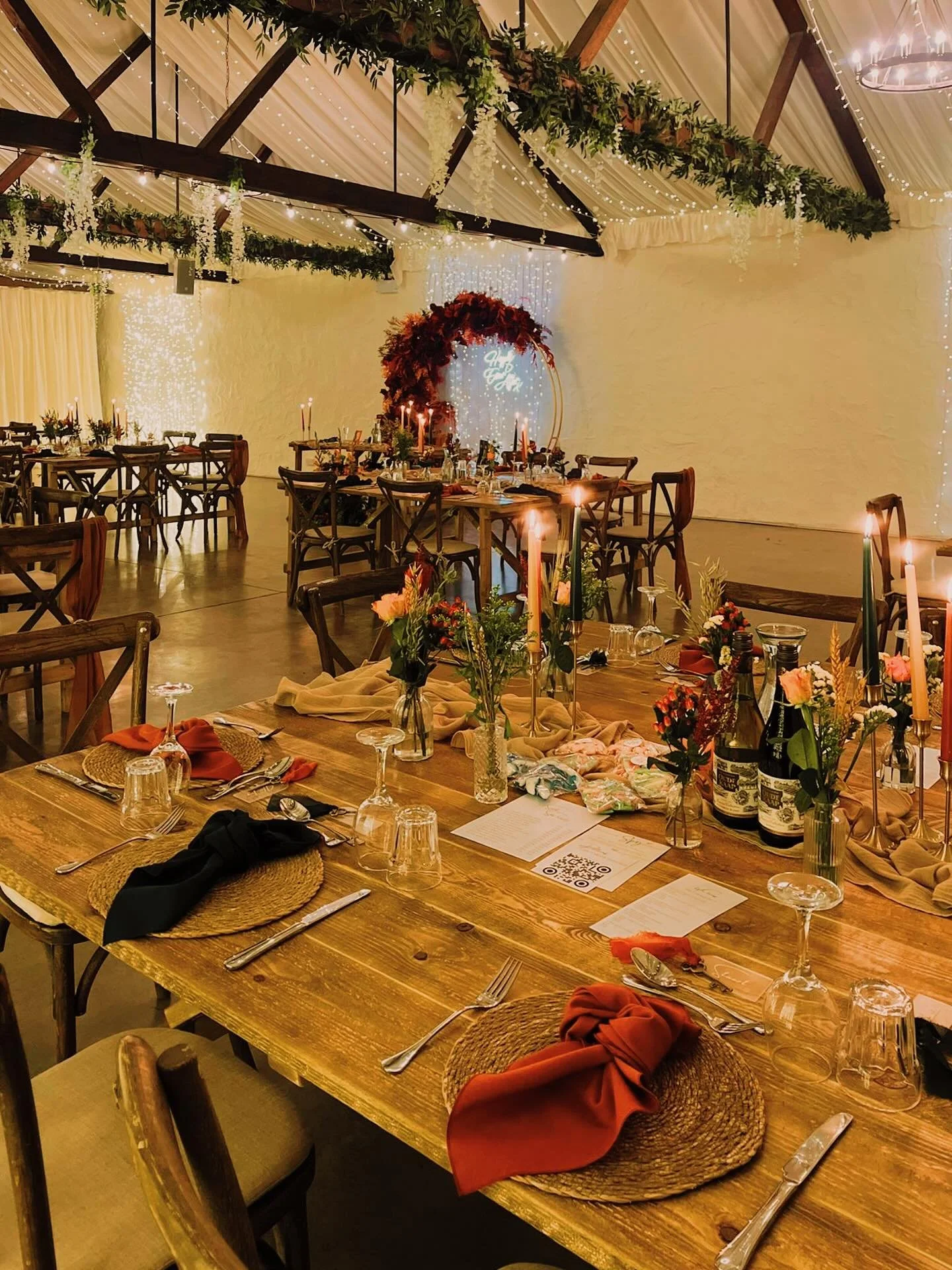 Beautiful autumnal wedding day for L&amp;S 🍁🍂
Deep rust orange, evergreens and subtle hints of Disney magic all came together to create this backdrop to an amazing day 🤍

📸 @lizziethurgoodphoto 
📹 @raeburnfilms 
🍽️ @regisbanqueting 
🥂 @mobile_