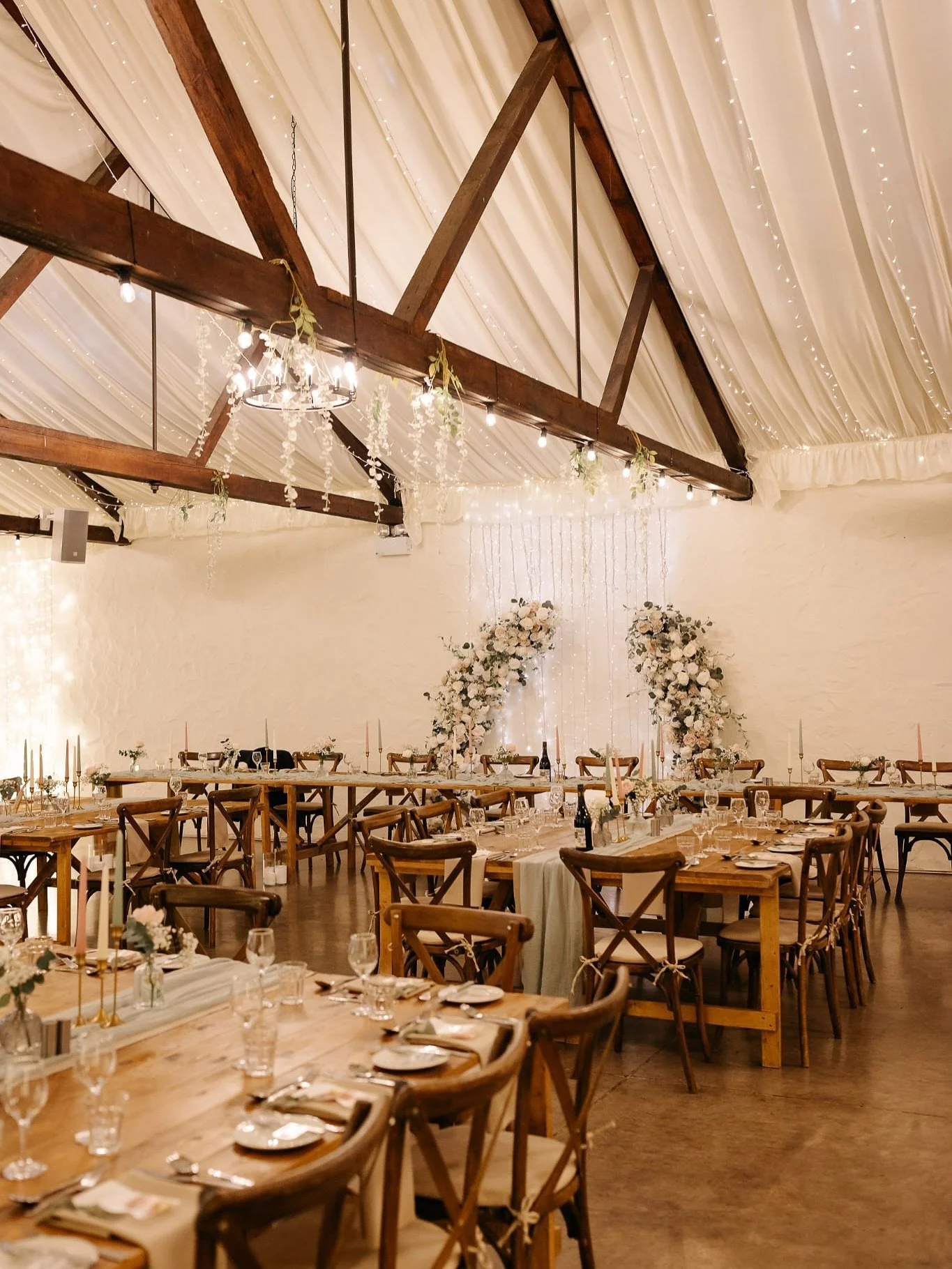 The Barn at Bachilton ✨

Simple, Elegant and Stunning 🫶

photography @stephnicol.photo 
decor &amp; furniture  @allwrappedupscotland 
florist @wildbells 
stationery @em.de_sign