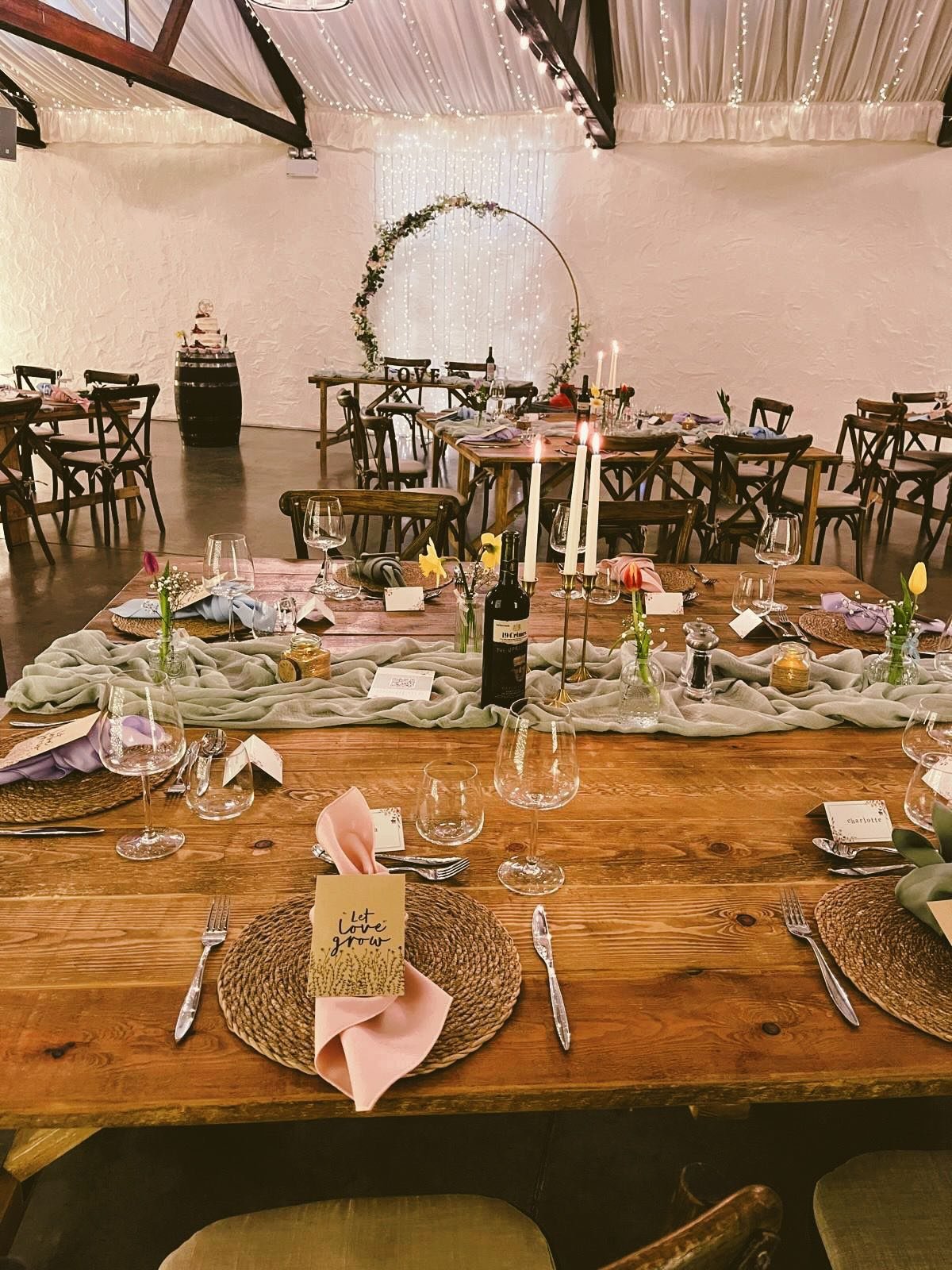 A&amp;L 🌸🌼

We love a spring wedding at Bachilton, A&amp;L brought that to life so beautifully in their day 🫶🏻

From the fresh spring florals to the soft pastel colours in the table settings and ceremony florals 💛 

Such a gorgeous day for a gor