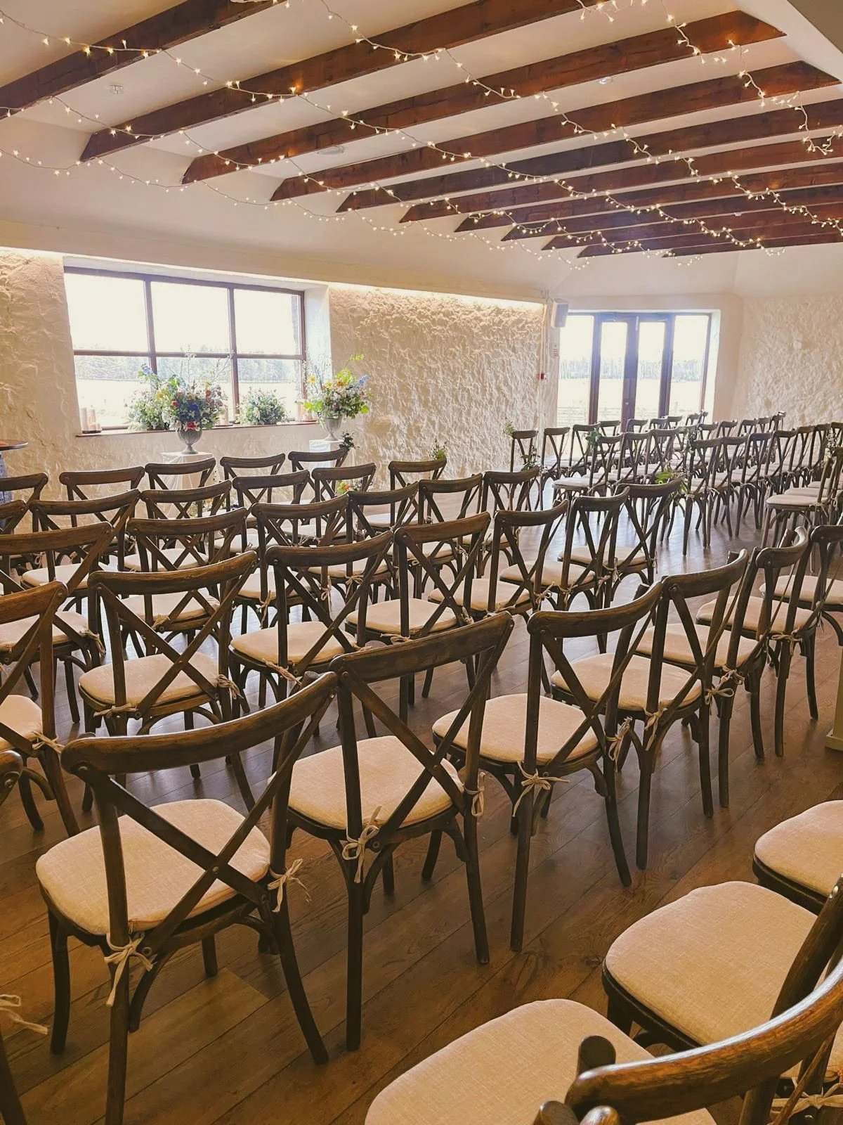 W&amp;R 🦋💫

Will &amp; Rhiannon&rsquo;s ceremony was framed by the most stunning floral arrangements, with beautiful spring blooms dotted throughout the entire venue. 

We were so happy to work with R&amp;W to provide their drinks service and eveni