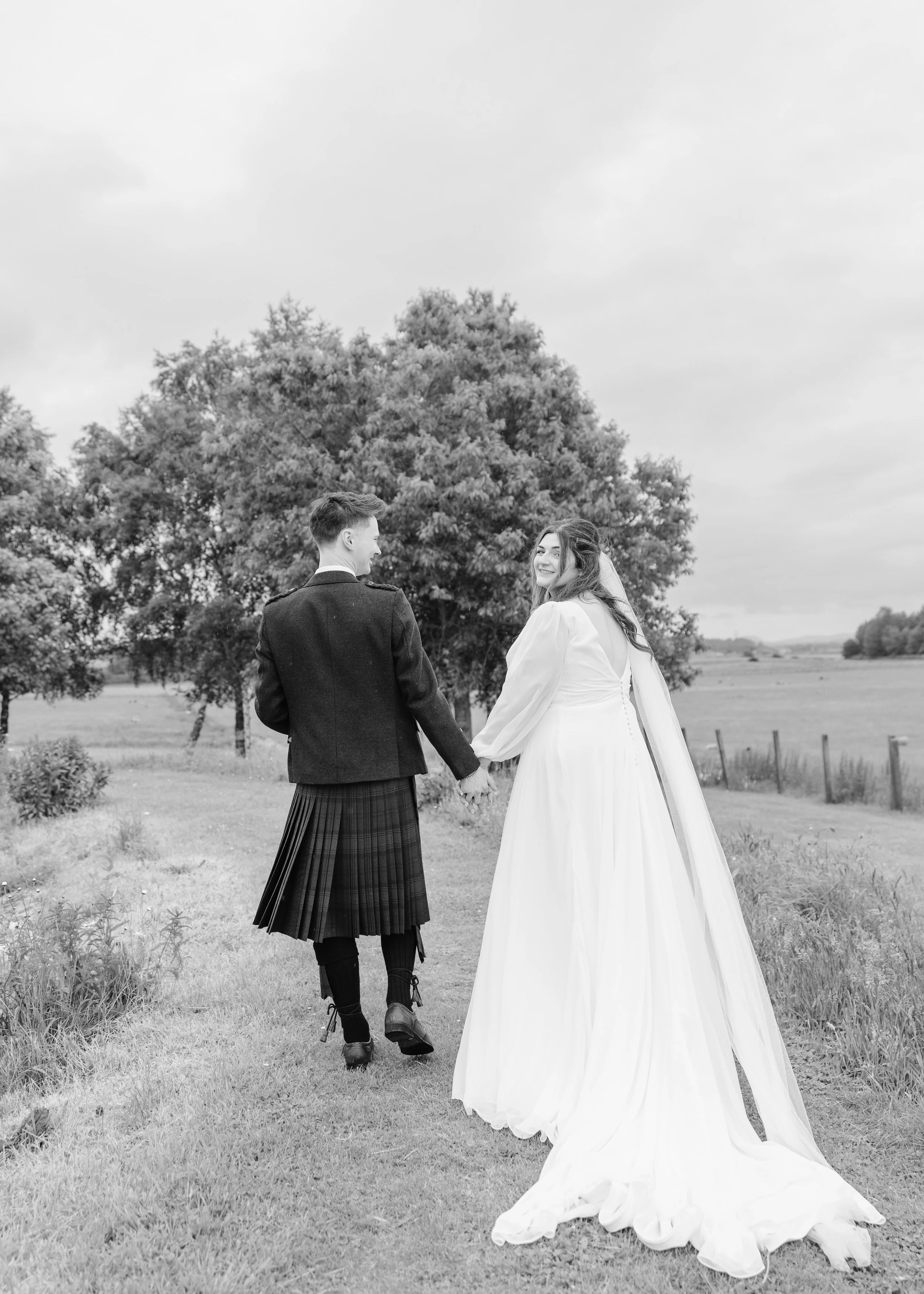 FOR LOVE AND THISTLE PHOTOGRAPHY - JO AND PAUL - BACHILTON BARN - PREVIEWS-14 - Jo Johnstone.jpg