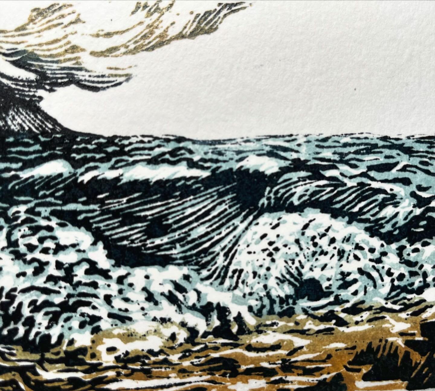 Great to have almost got there with another mini print. Tiny but always something else to tweak or try out #albatrossprintstudio #miniprintexhibition #woodcut #reliefprint #sea #waves #onshore #eastquaywatchet