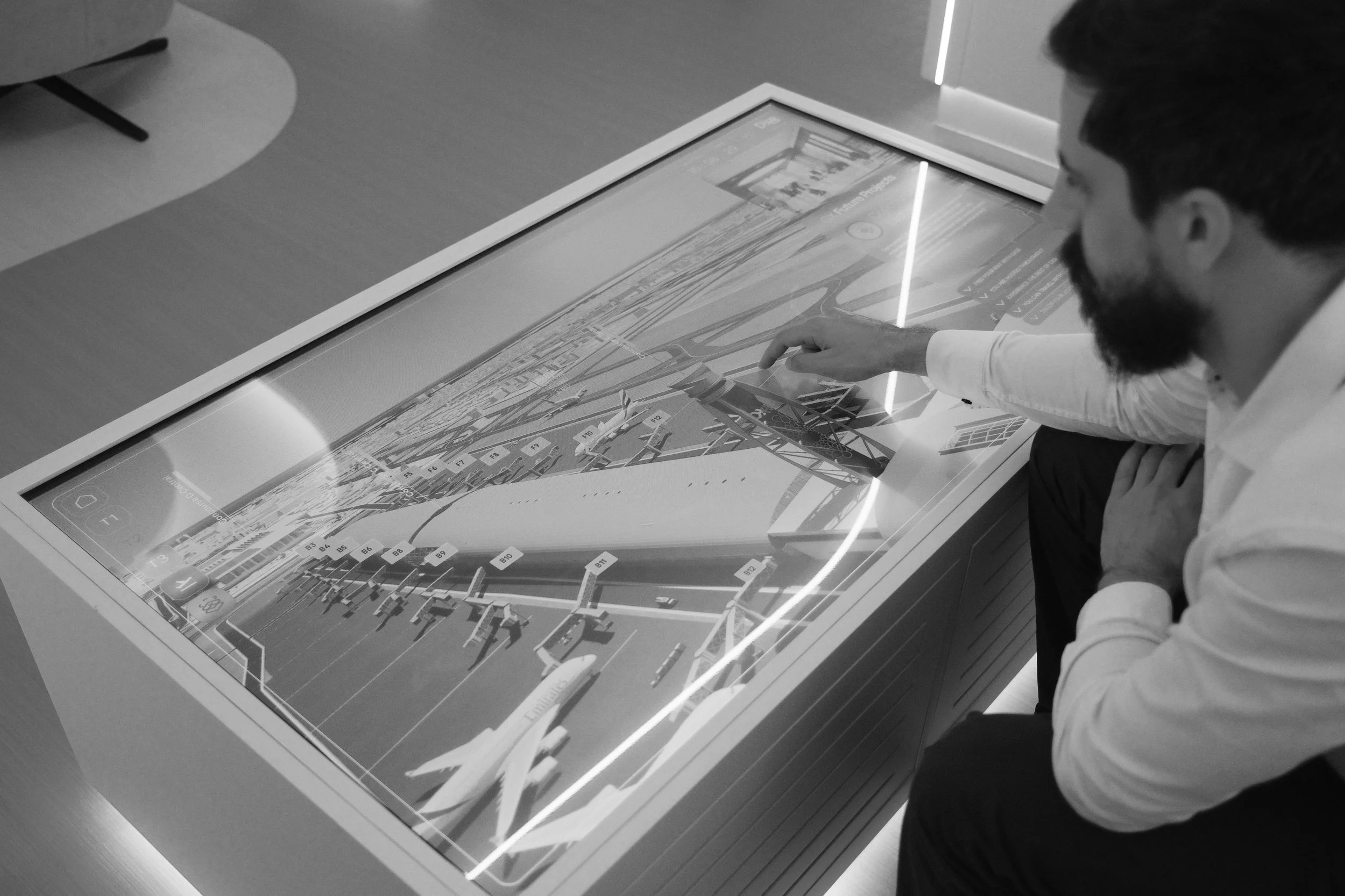 Touch screen_Theo_B+W.jpg