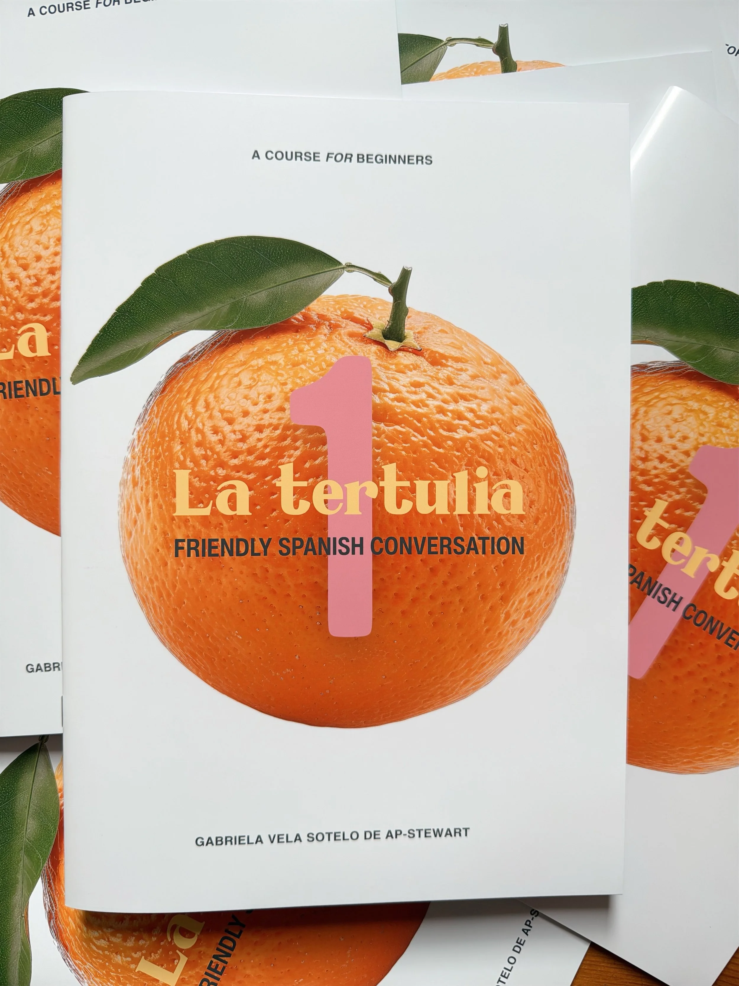 Look what just arrived in the post! 📦

My new book is finally here, and I couldn&rsquo;t be happier! I actually created this book myself specially for my brand new beginner course, La Tertulia ☕🗣️

After 10 years of teaching, making fun, interactiv