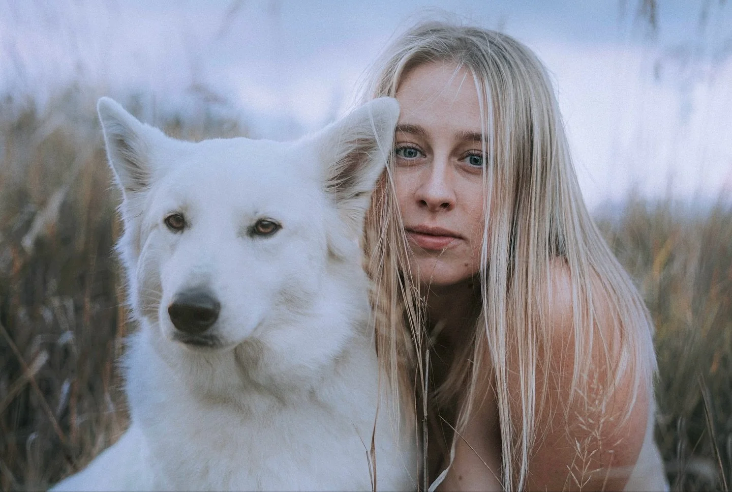 Už d&aacute;l nechci n&eacute;st tu t&iacute;hu.
B&yacute;t poř&aacute;d ta siln&aacute;, ta, co v&scaron;echno zvl&aacute;dne a nikoho nepotřebuje. Dokonal&aacute;.

Už se nikdy neopust&iacute;m.
I don&rsquo;t care who I lose, as long as it&rsquo;s 