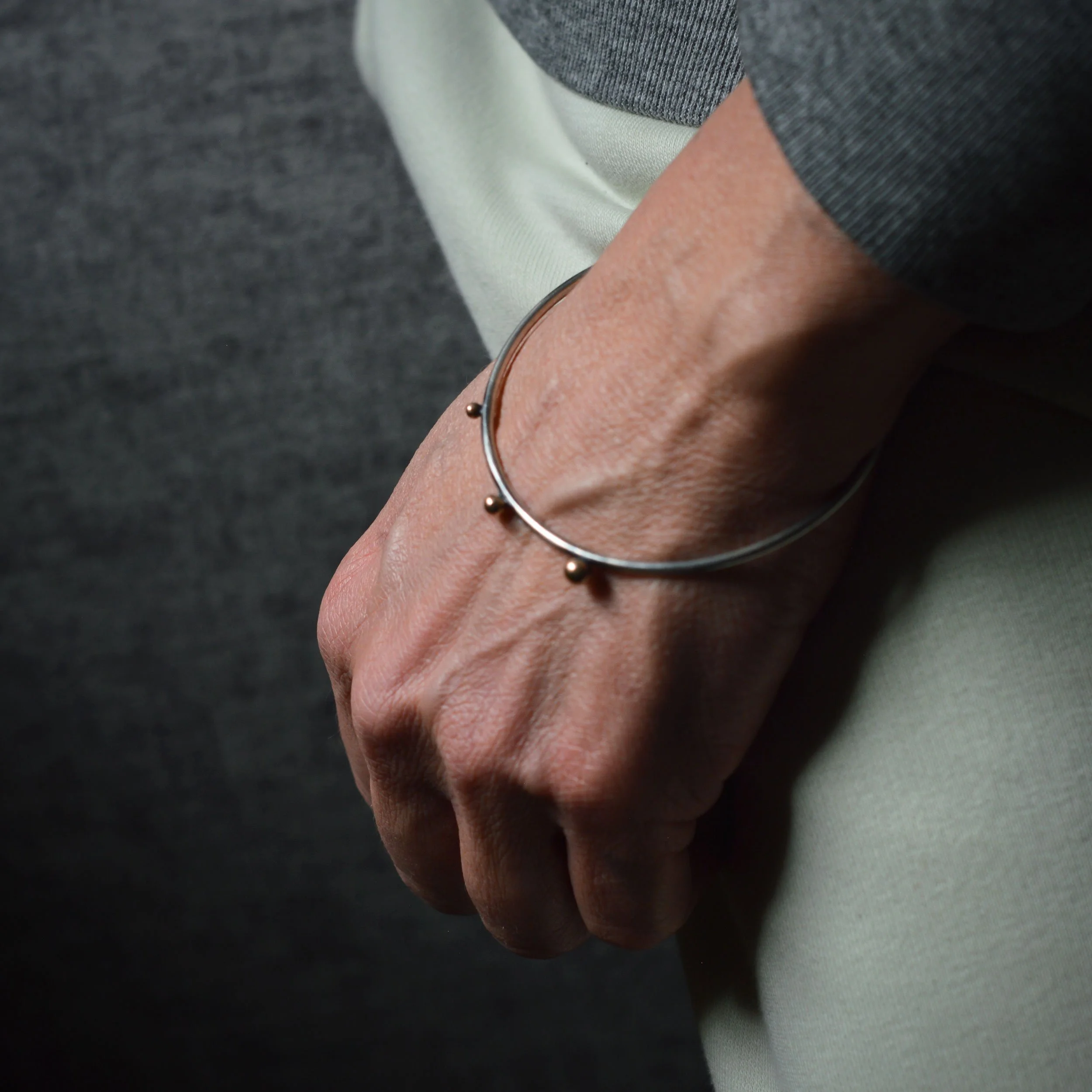 three-spheres-bracelet-meet-the-cat-AMFA12-c.jpg