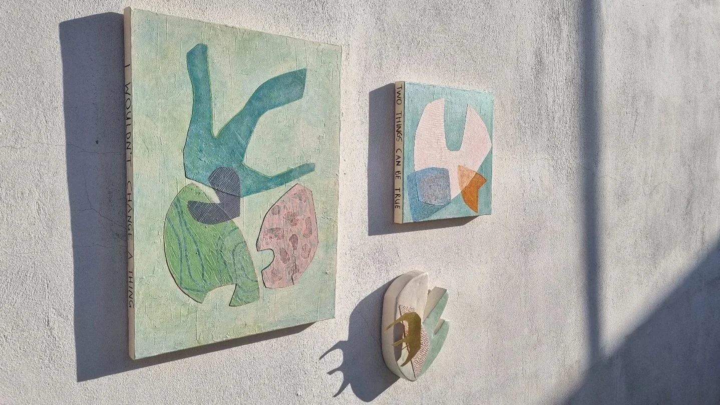 This is what I've been making lately, alongside with jewelry.

Art makes my heart sing ever since I can remember me. But I 've never felt it was something worth sharing it until lately.

Because lately, the pull of it on me is getting stronger and mo